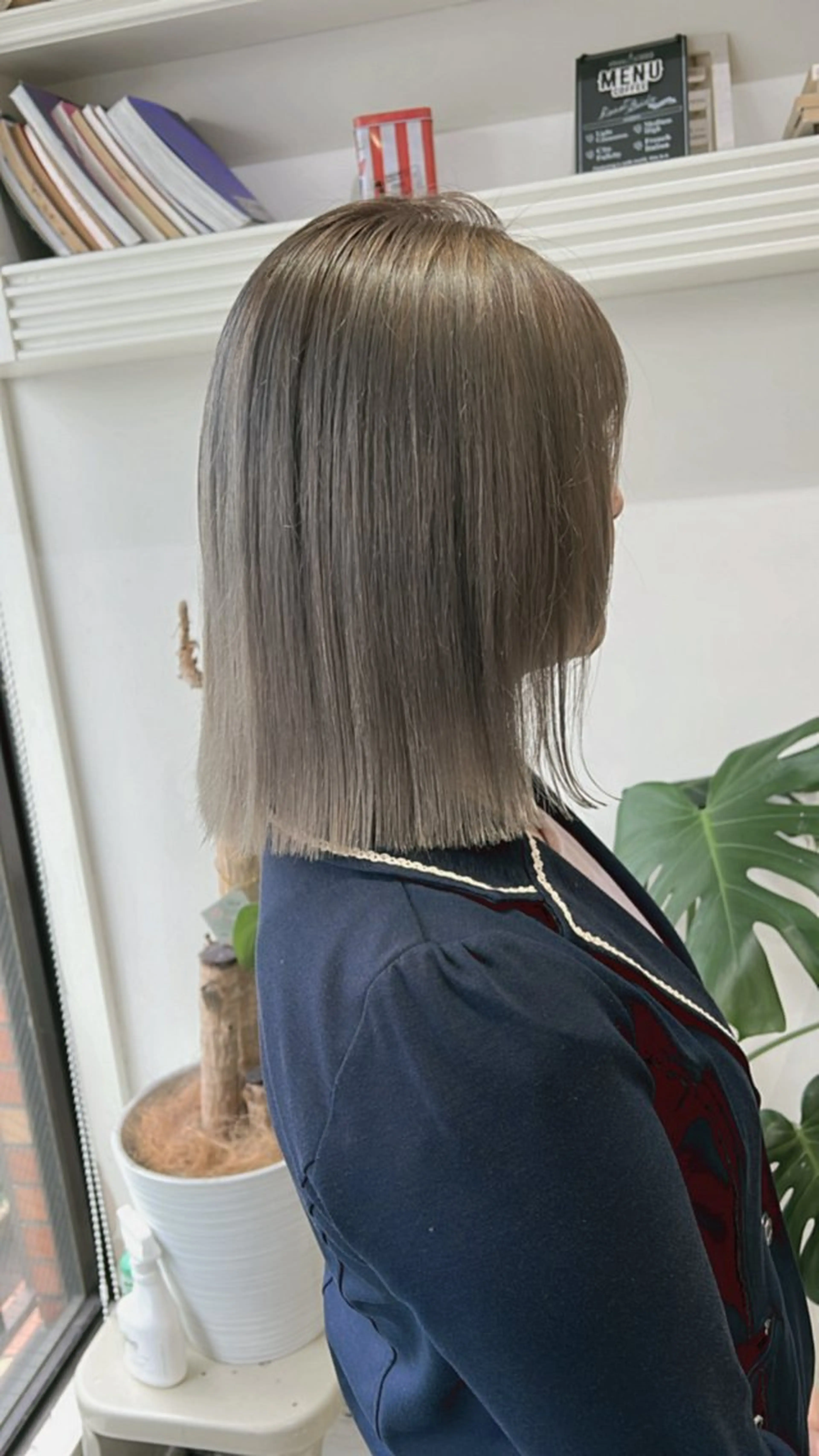 ミディアム カラー ヘアアレンジ アッシュ ハイトーンカラー シルバー シルバーアッシュ ヘアカラー トリートメント ヘッドスパ ヘアセット 山口 竣也のヘアスタイル