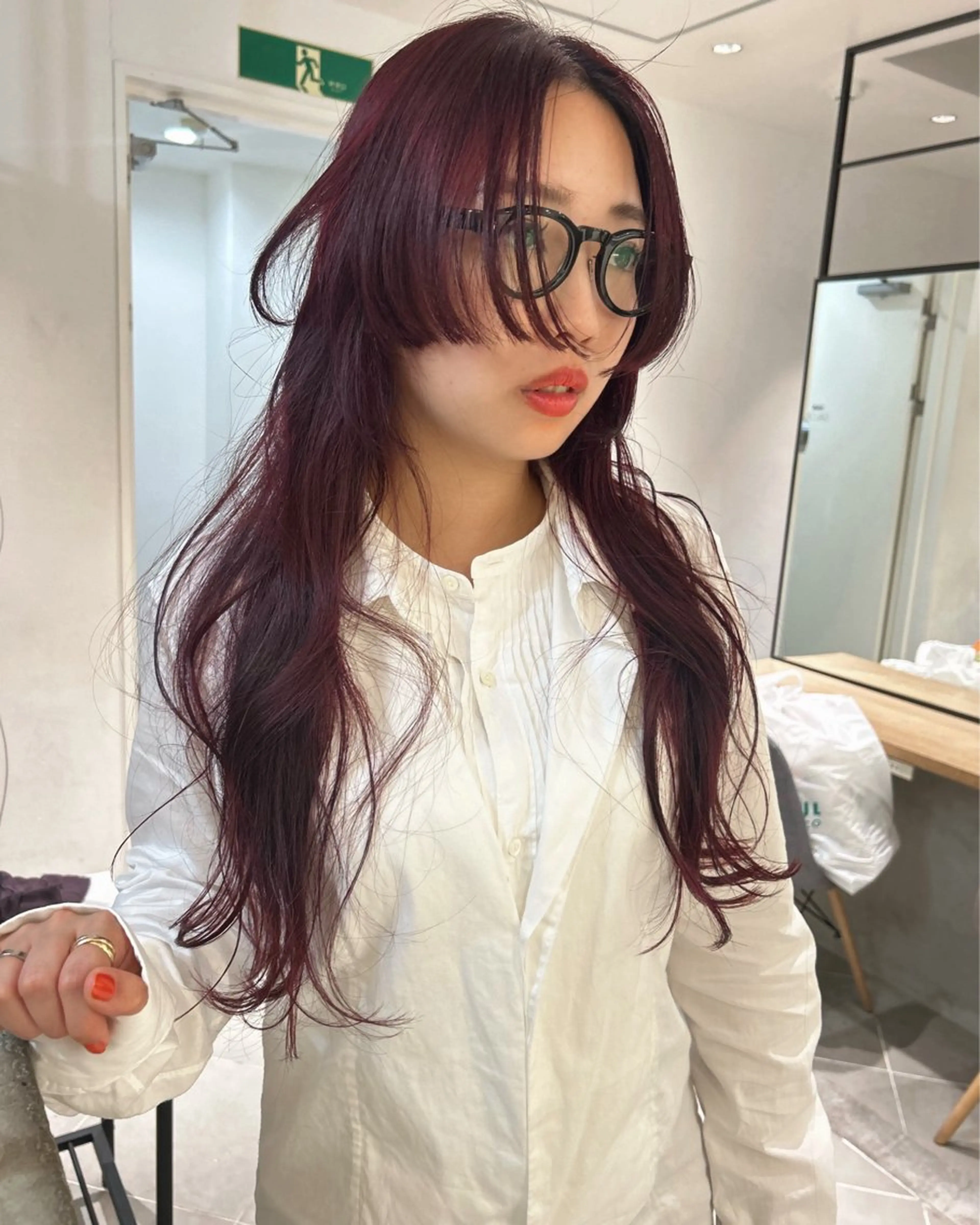 ロング カラー レッドカラー サイドバング カット ヘアカラー トリートメント Loom.所属・村上雅人 ナチュラルモードのヘアスタイル