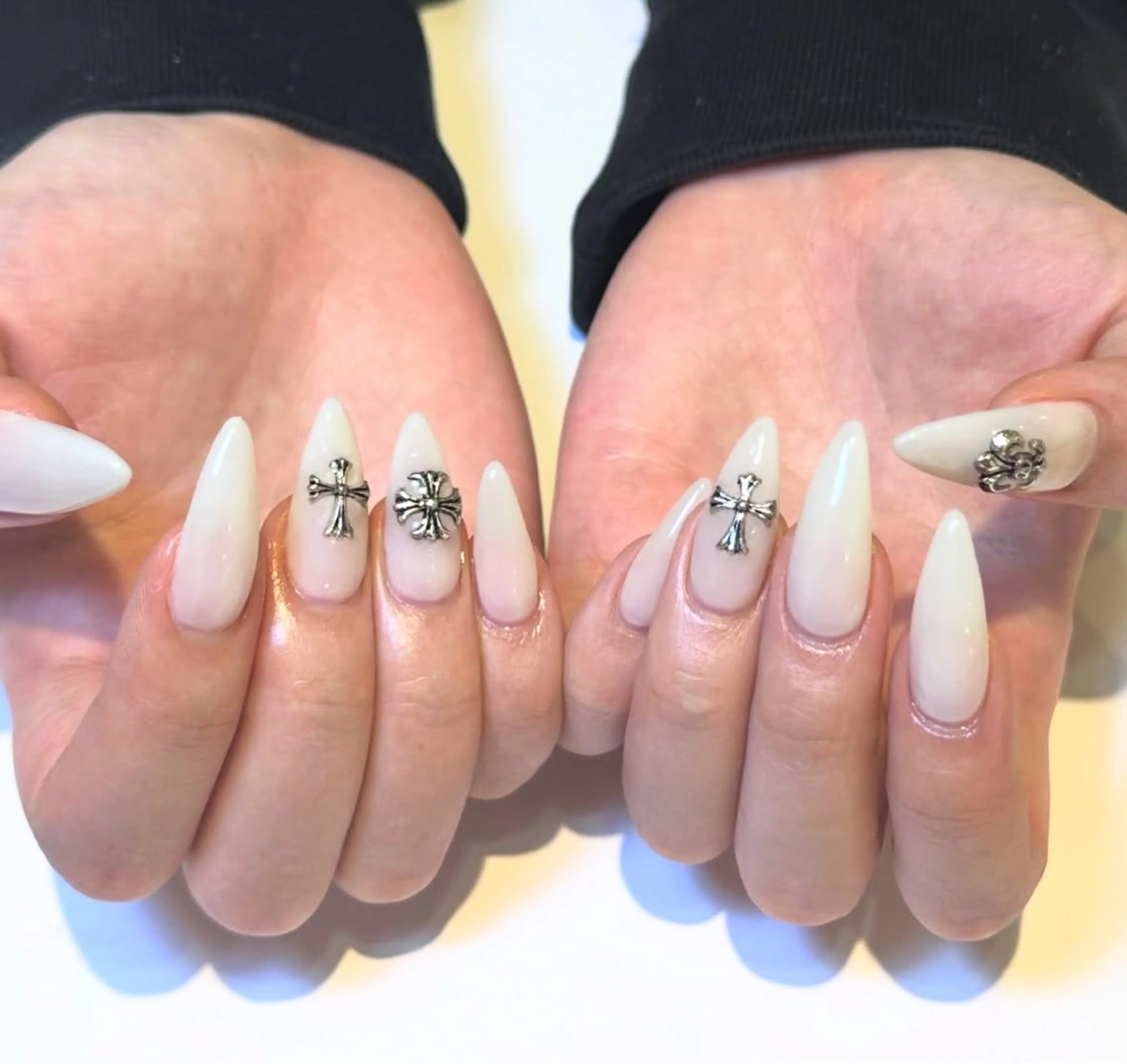 ネイル 長さ出し グラデーション キラキラネイル 韓国ネイル ラメ(グリッター) ハンドネイル ハンドケア Chisa Nail Studio所属・リ リのネイルデザイン