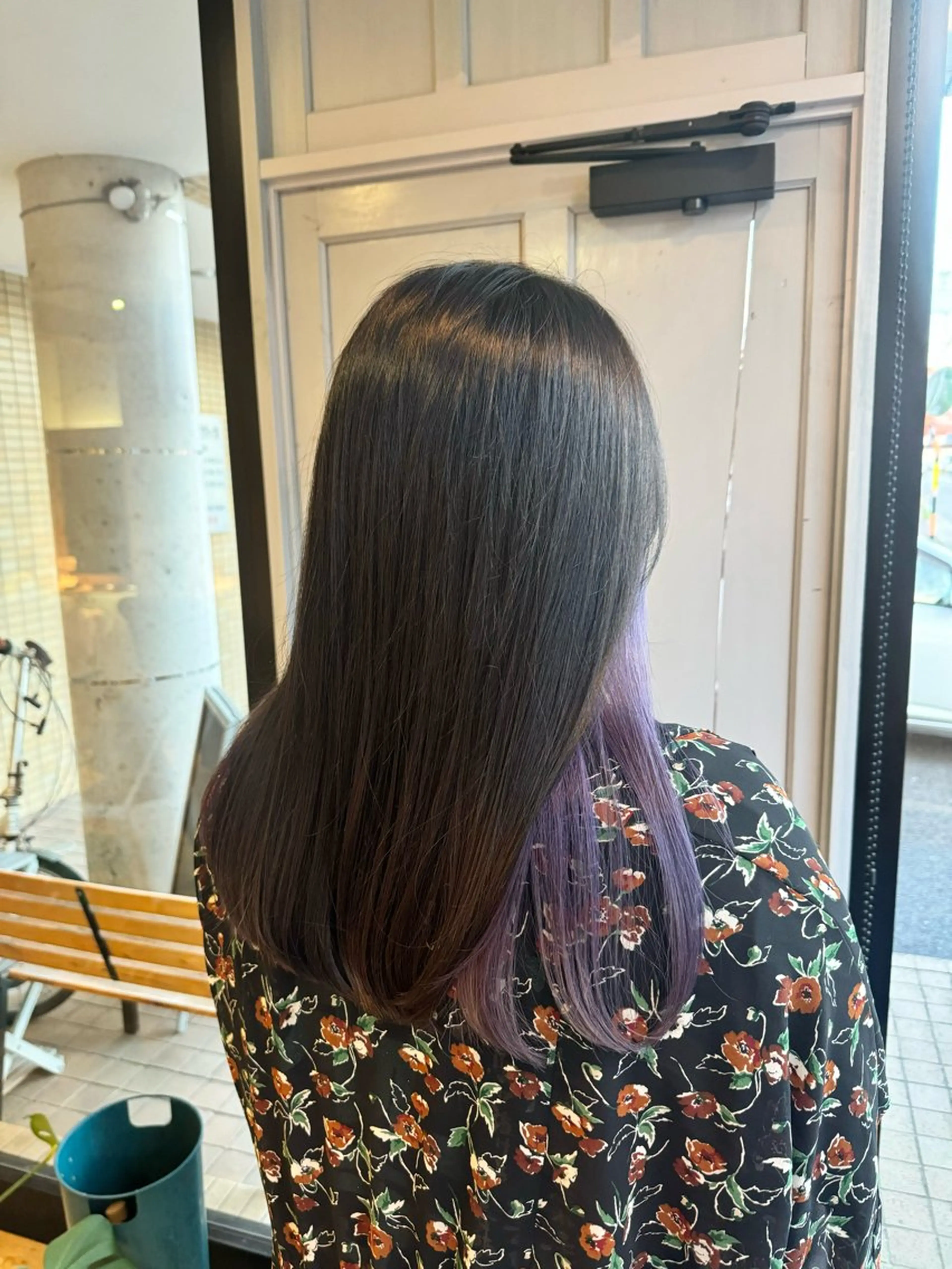 ロング カラー アッシュ アッシュブラック 黒髪 ラベンダーカラー ヘアカラー トリートメント ツキダテ ユイのヘアスタイル