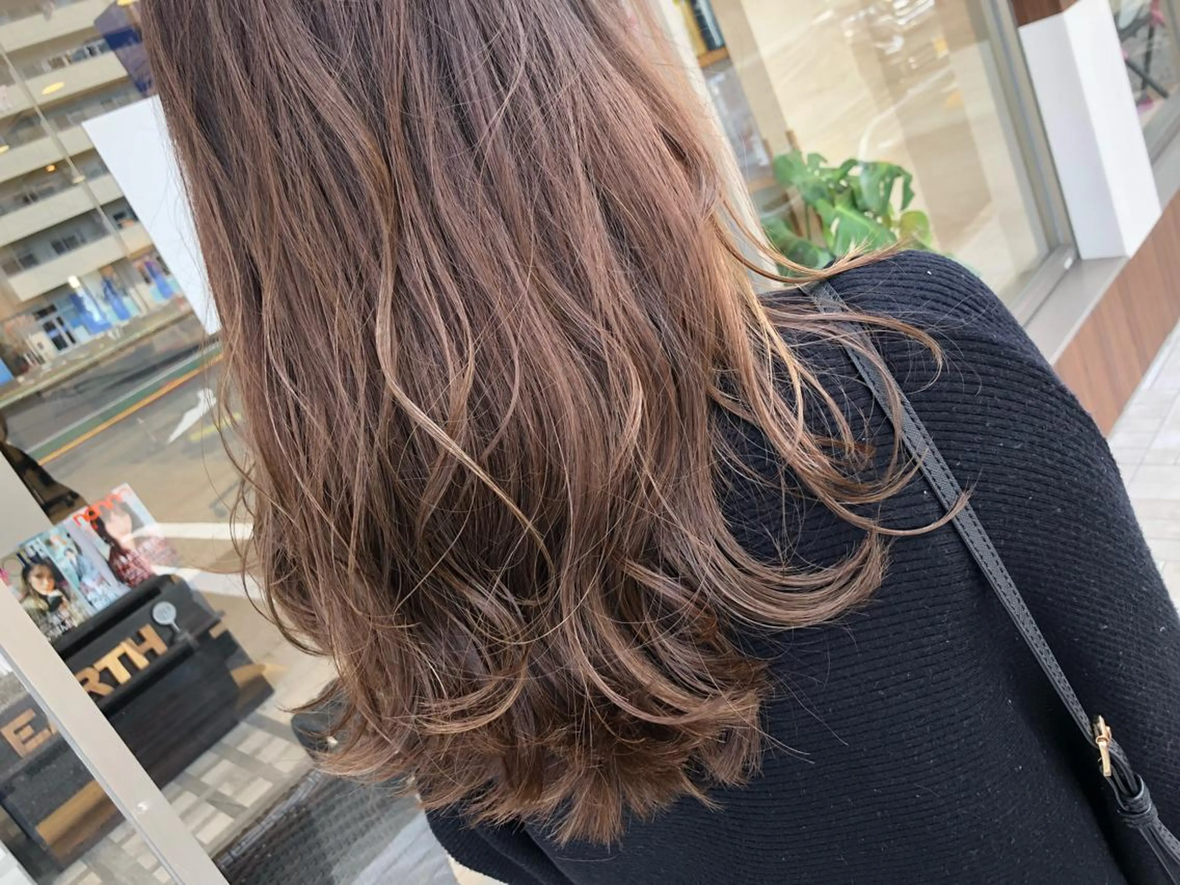 セミロング カラー 畠山 華奈のヘアスタイル