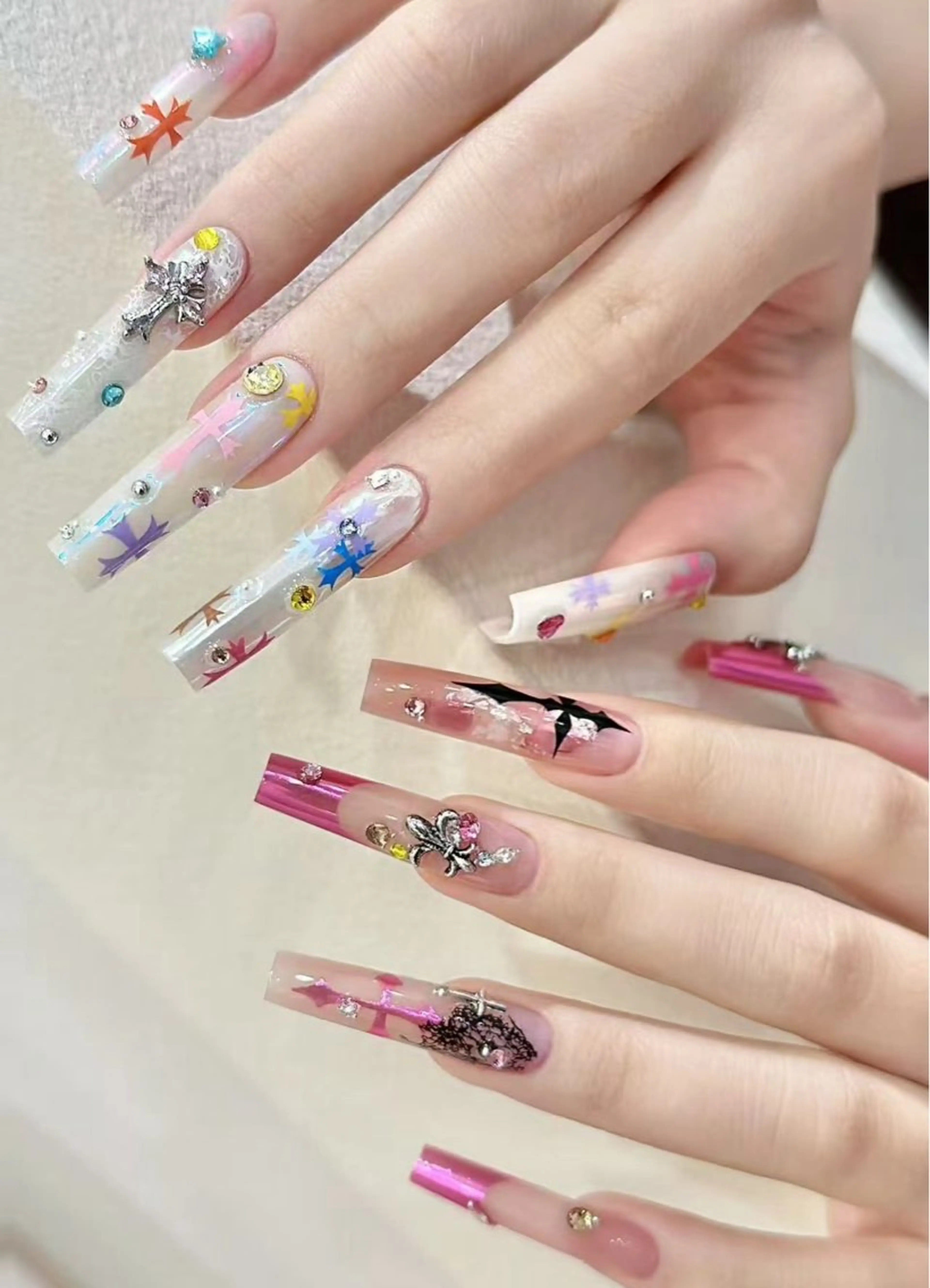 ネイル オーロラネイル フラワーネイル フットネイル フレンチネイル ジェルネイル ハンドネイル BabyYouMi nailのネイルデザイン