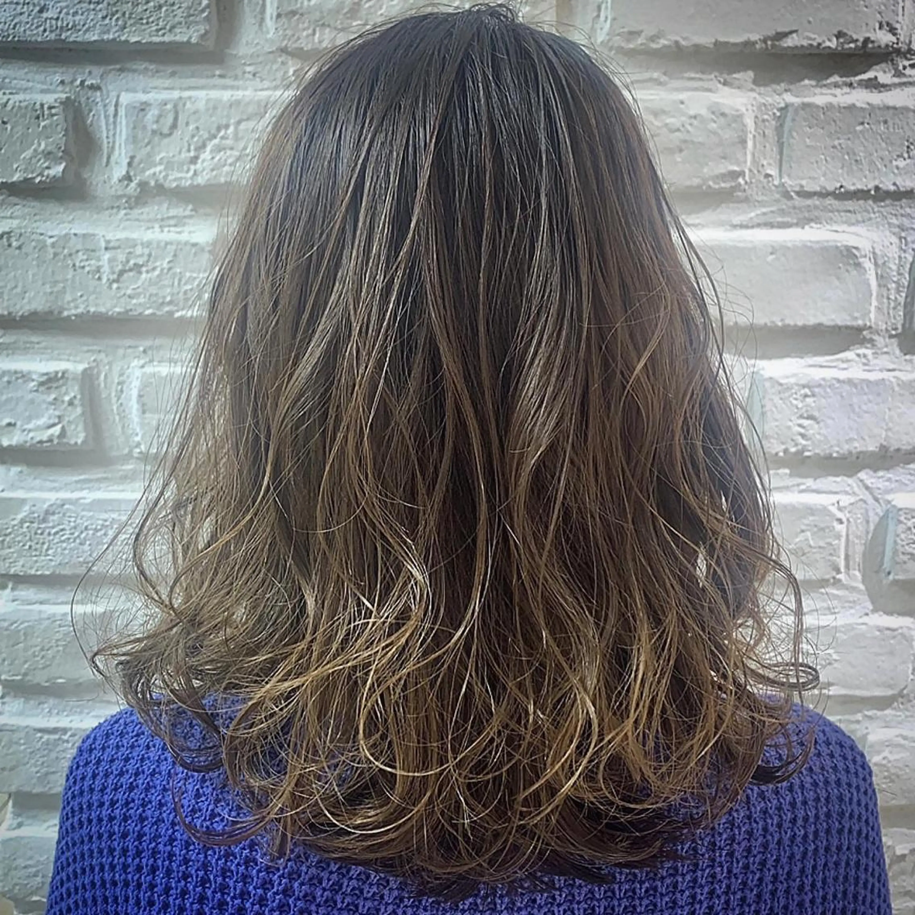 ミディアム カラー ブリーチ グラデーションカラー カット ヘアカラー トリートメント 【デザインカラー】 粥川佳日望のヘアスタイル