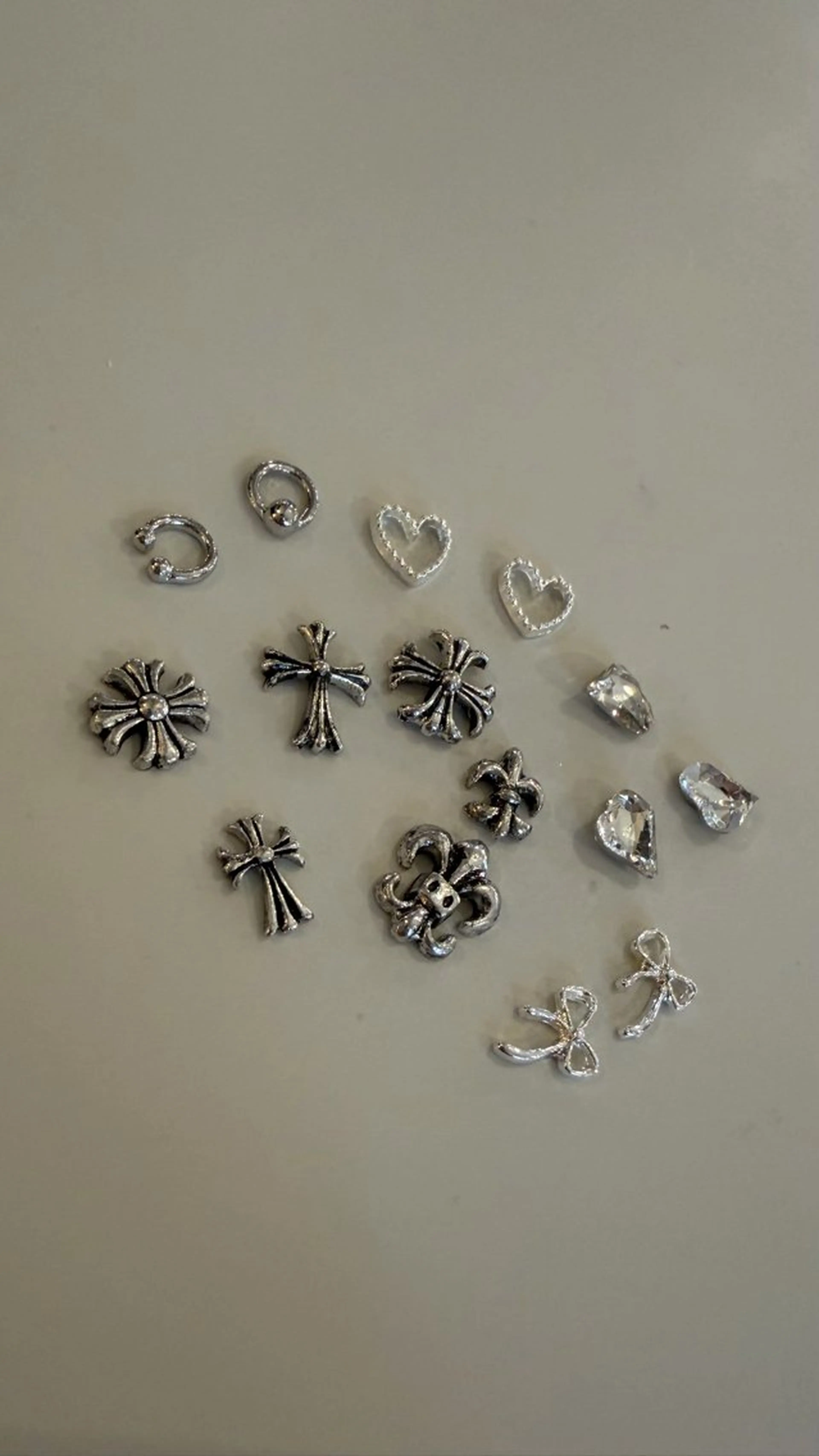 パーツ¥300〜(ひとつ分の料金です)の写真