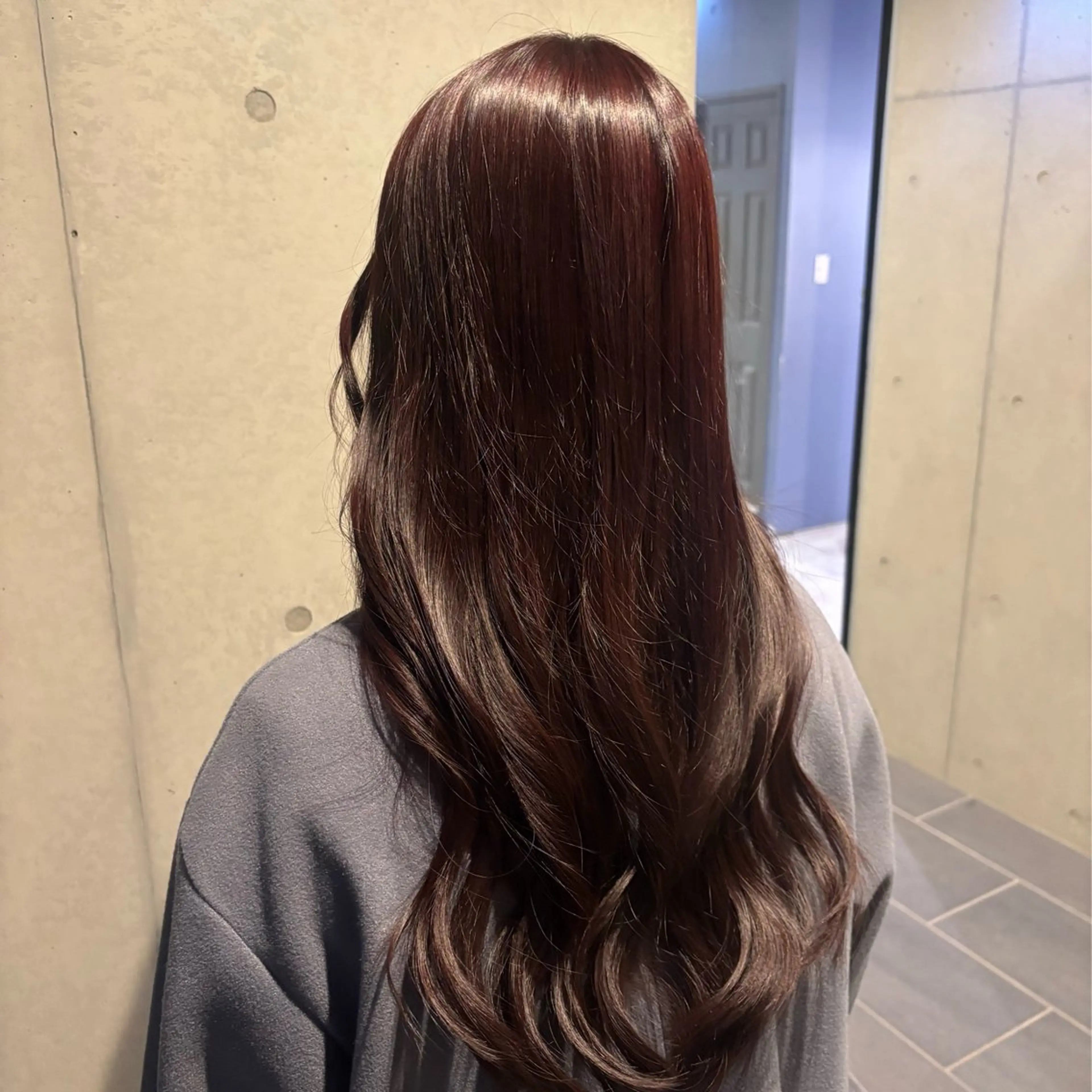 ロング カラー ブリーチ ブリーチなしカラー レッドカラー ヘアカラー トリートメント 〖❁田尻千尋| LEONID❁〗のヘアスタイル