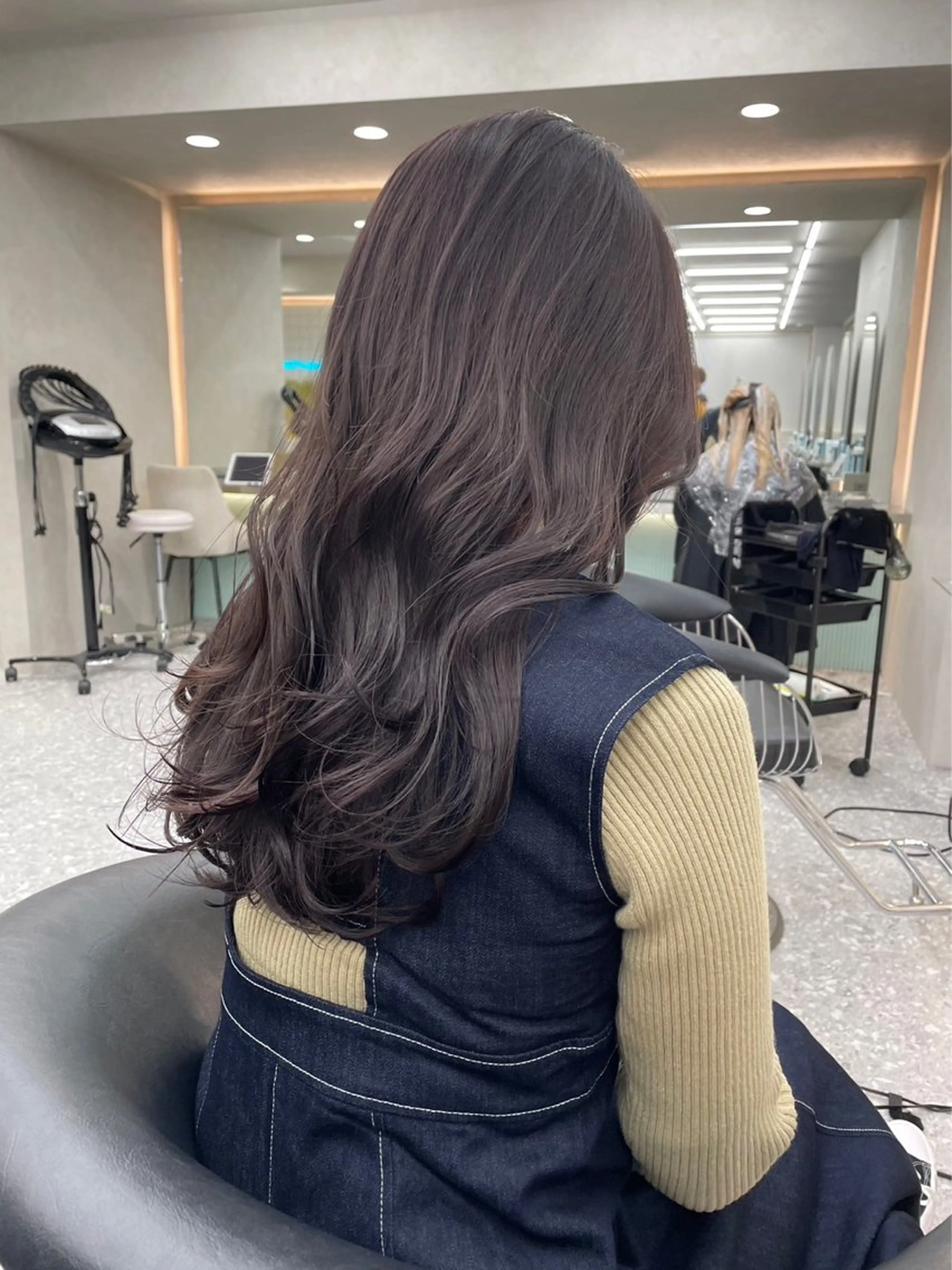 ロング ヘアカラー トリートメント shion 透明感カラーのヘアスタイル