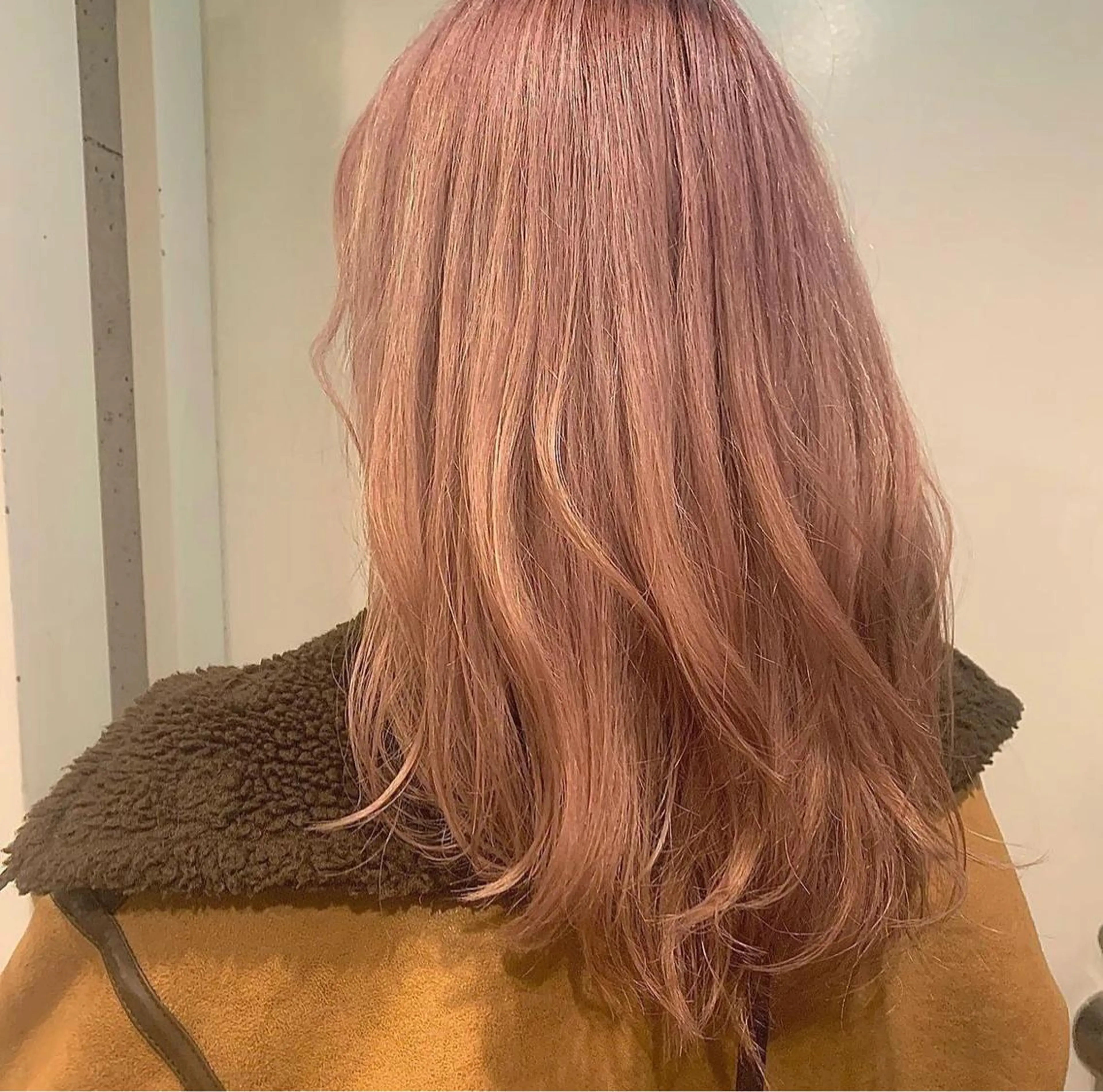 セミロング ヘアカラー トリートメント クワハラ イオリのヘアスタイル