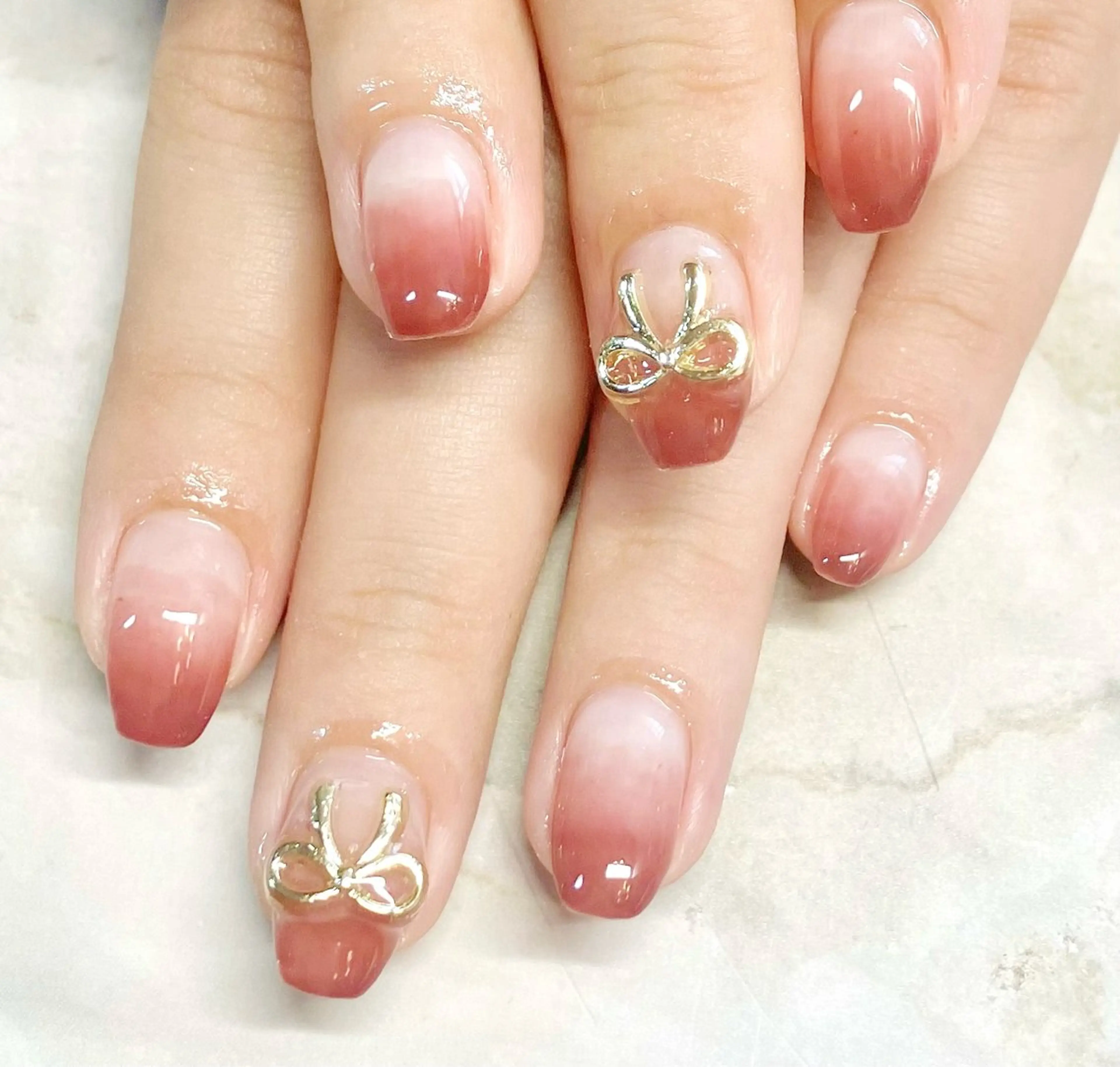 ネイル グラデーション リボン ハンドネイル rii 　nail所属・rii  nail rikoのネイルデザイン
