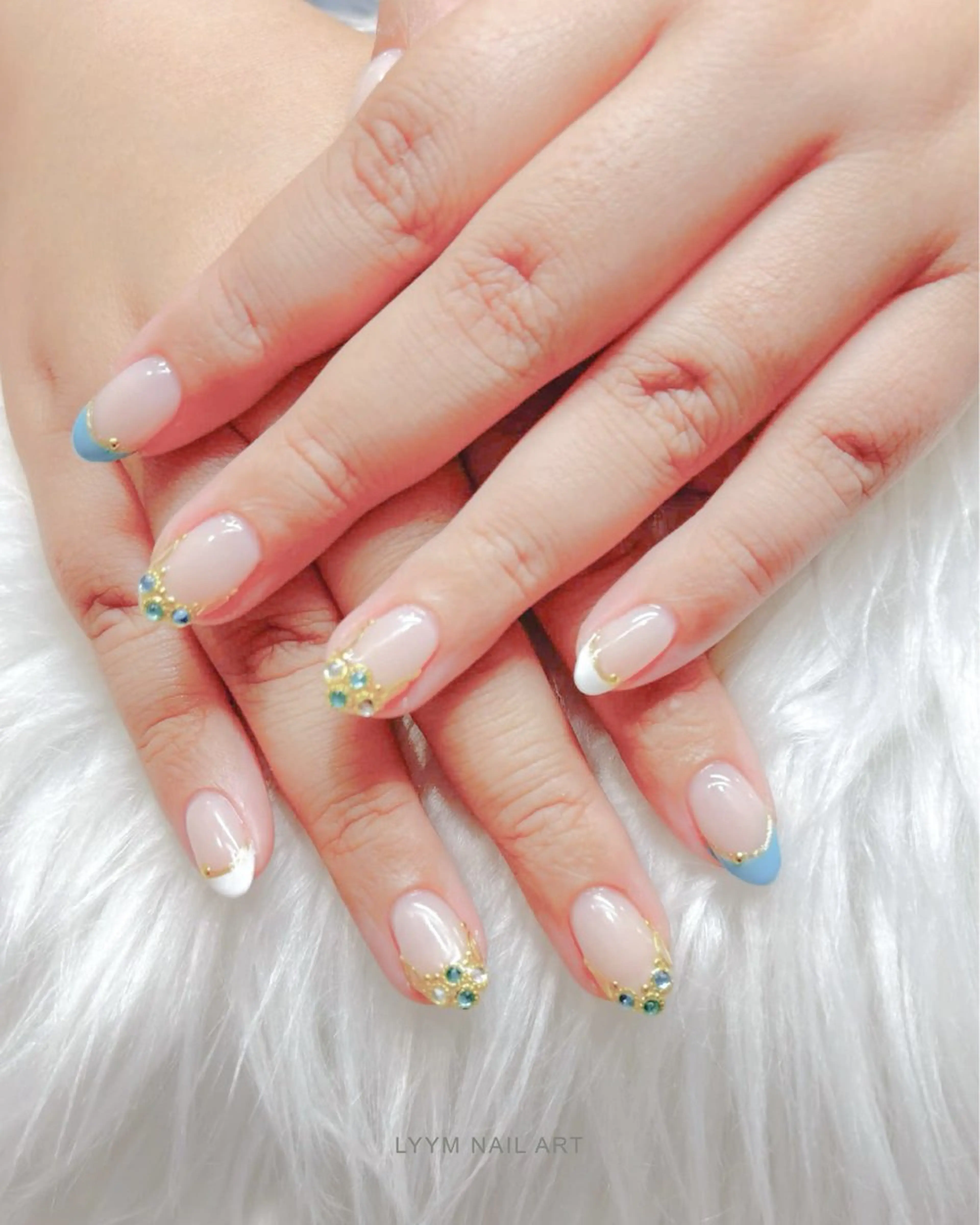 ネイル ブルー フレンチネイル ゴールド 韓国ネイル 夏ネイル ハンドネイル LYYM Nail Salonのネイルデザイン