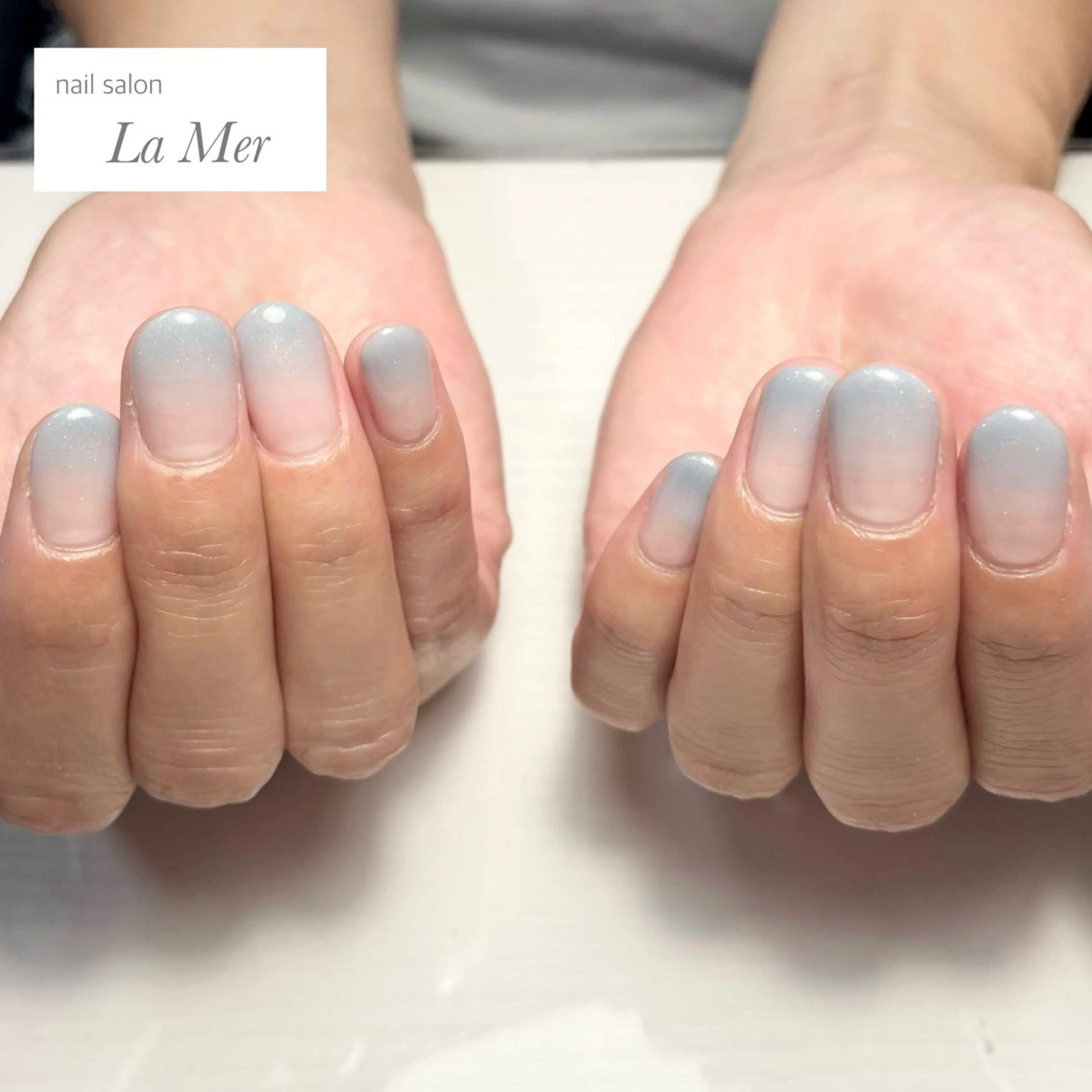 ネイル ブルー グラデーション ラメ(グリッター) ラメグラデーション オフィスネイル ハンドネイル nailsalon La Merのネイルデザイン