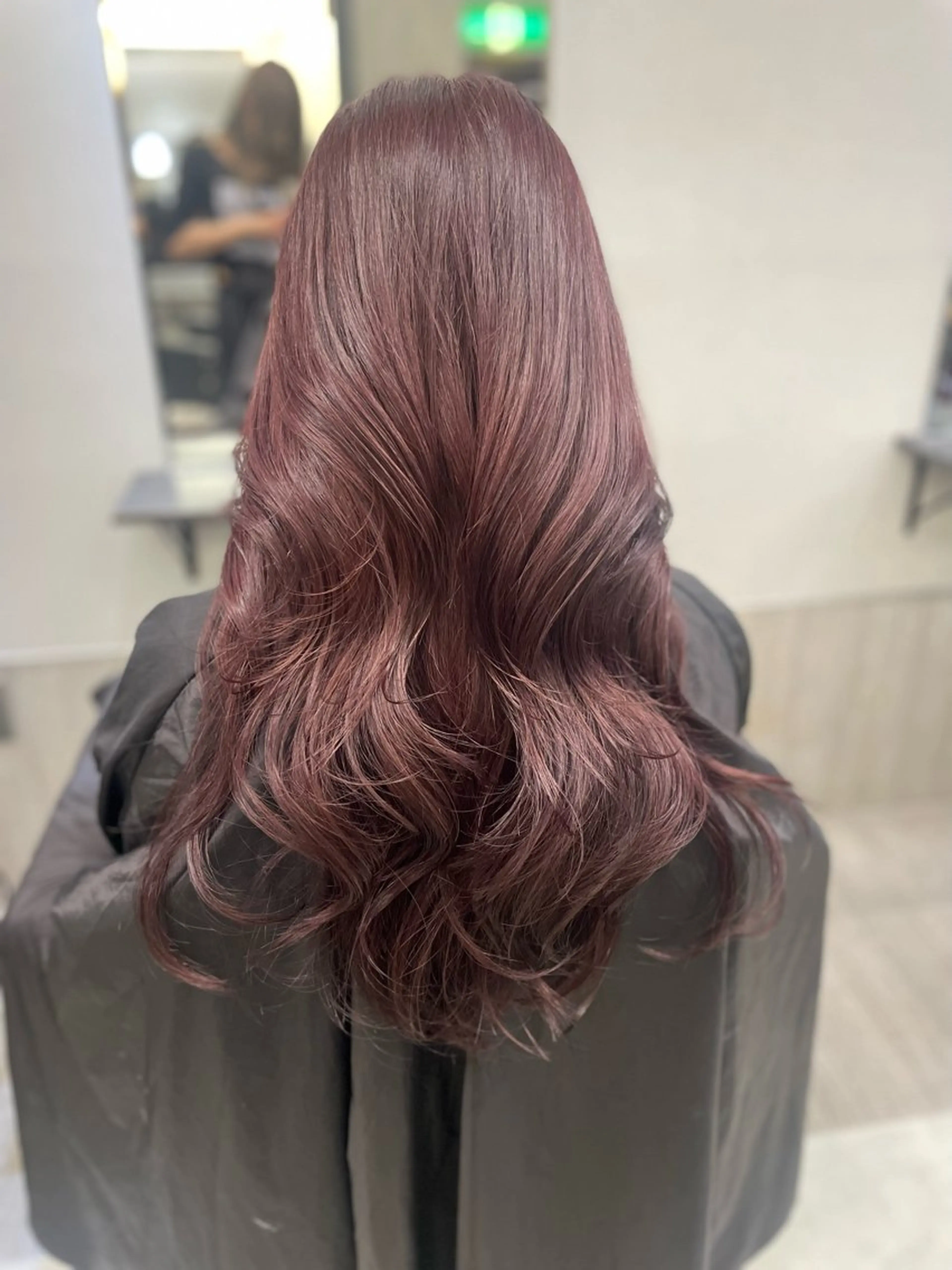 ロング カラー カシス レッドカラー レイヤーカット AIRI layer cut hairのヘアスタイル