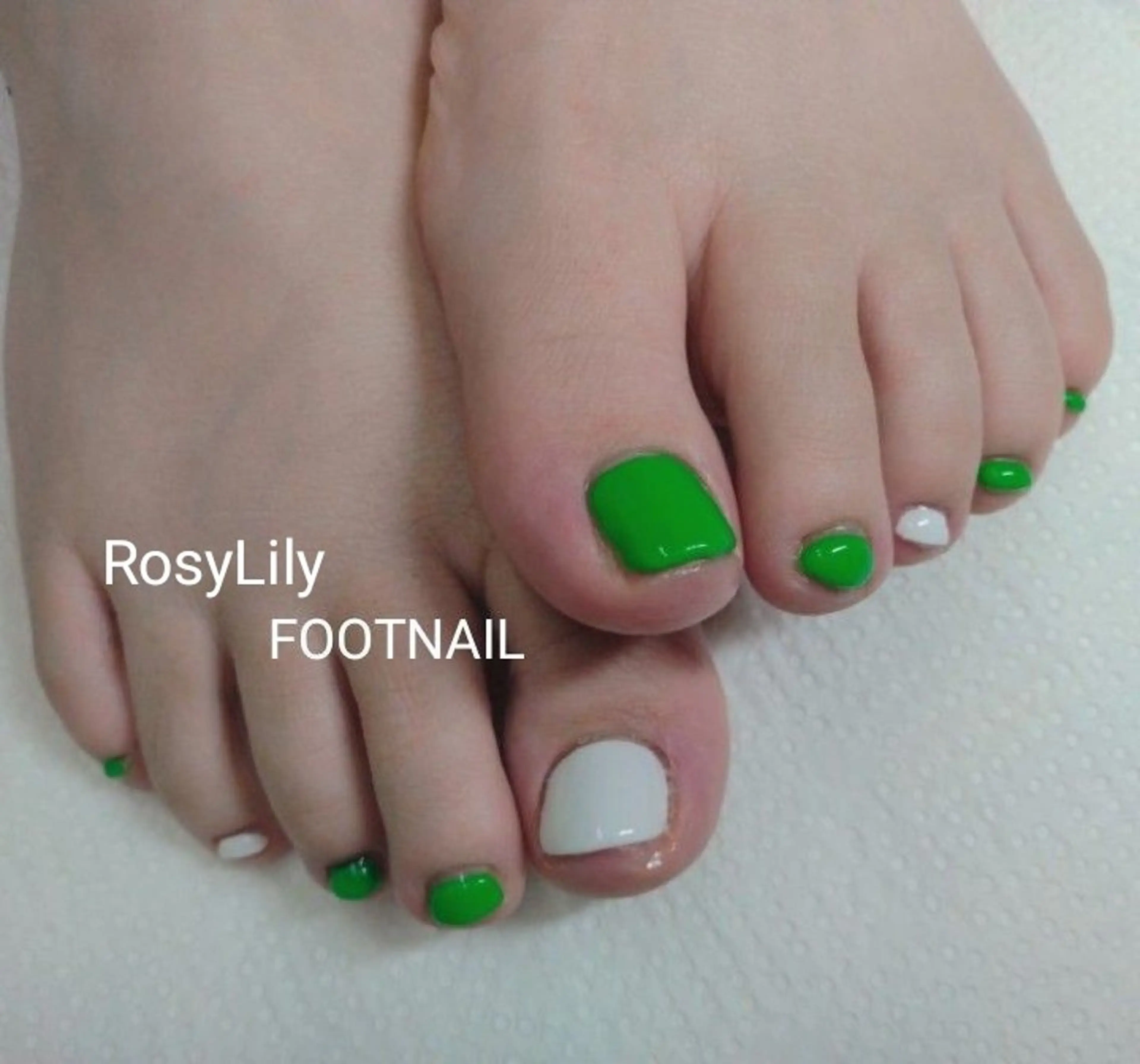 ネイル フットネイル グリーン フットネイル プライベートサロン RosyLily所属・プライベートサロン Rosy Lilyのネイルデザイン