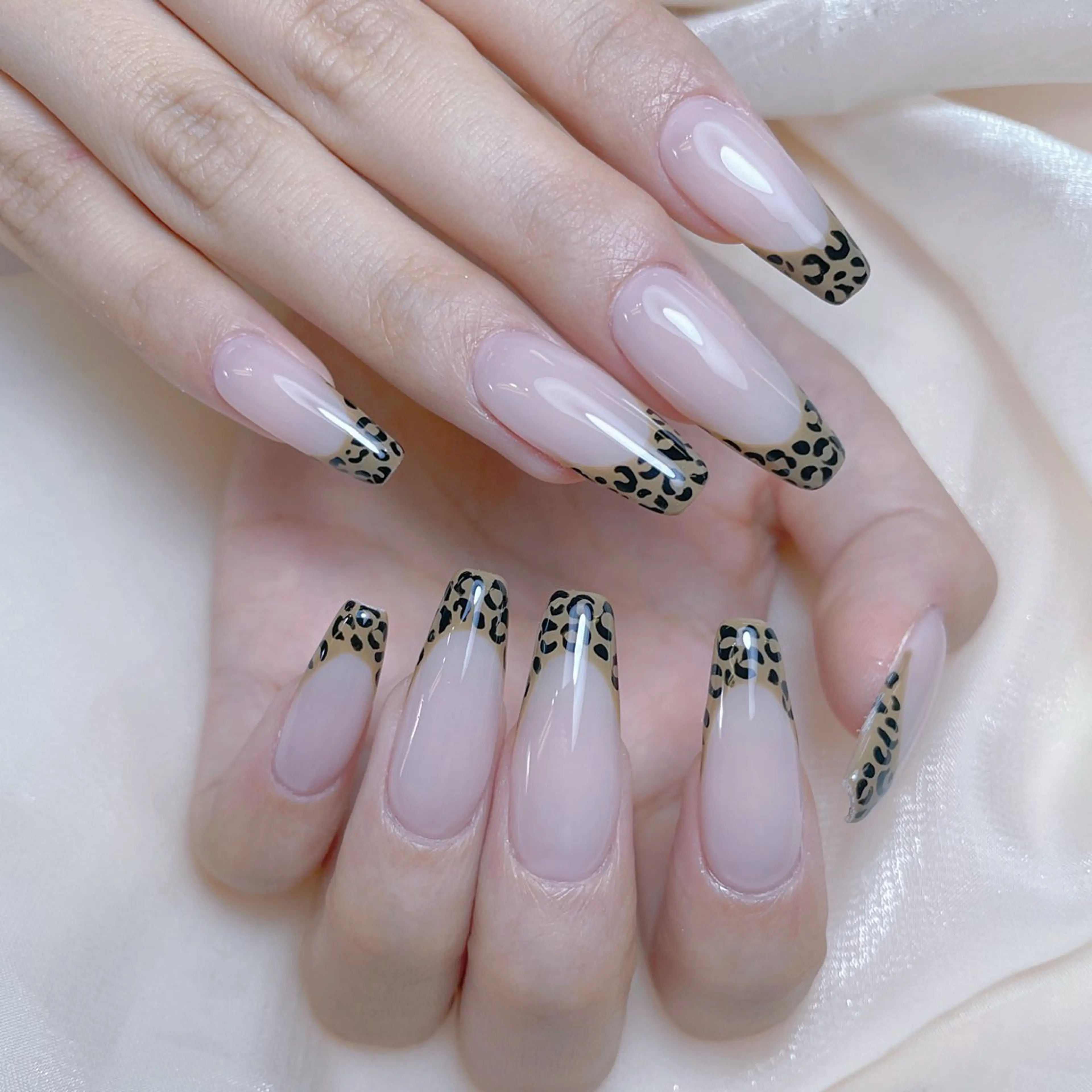 ネイル チークネイル ガーリー キラキラネイル 韓国ネイル ミラーネイル ハンドネイル NailPrincess所属・princess スカルプ専門店のネイルデザイン