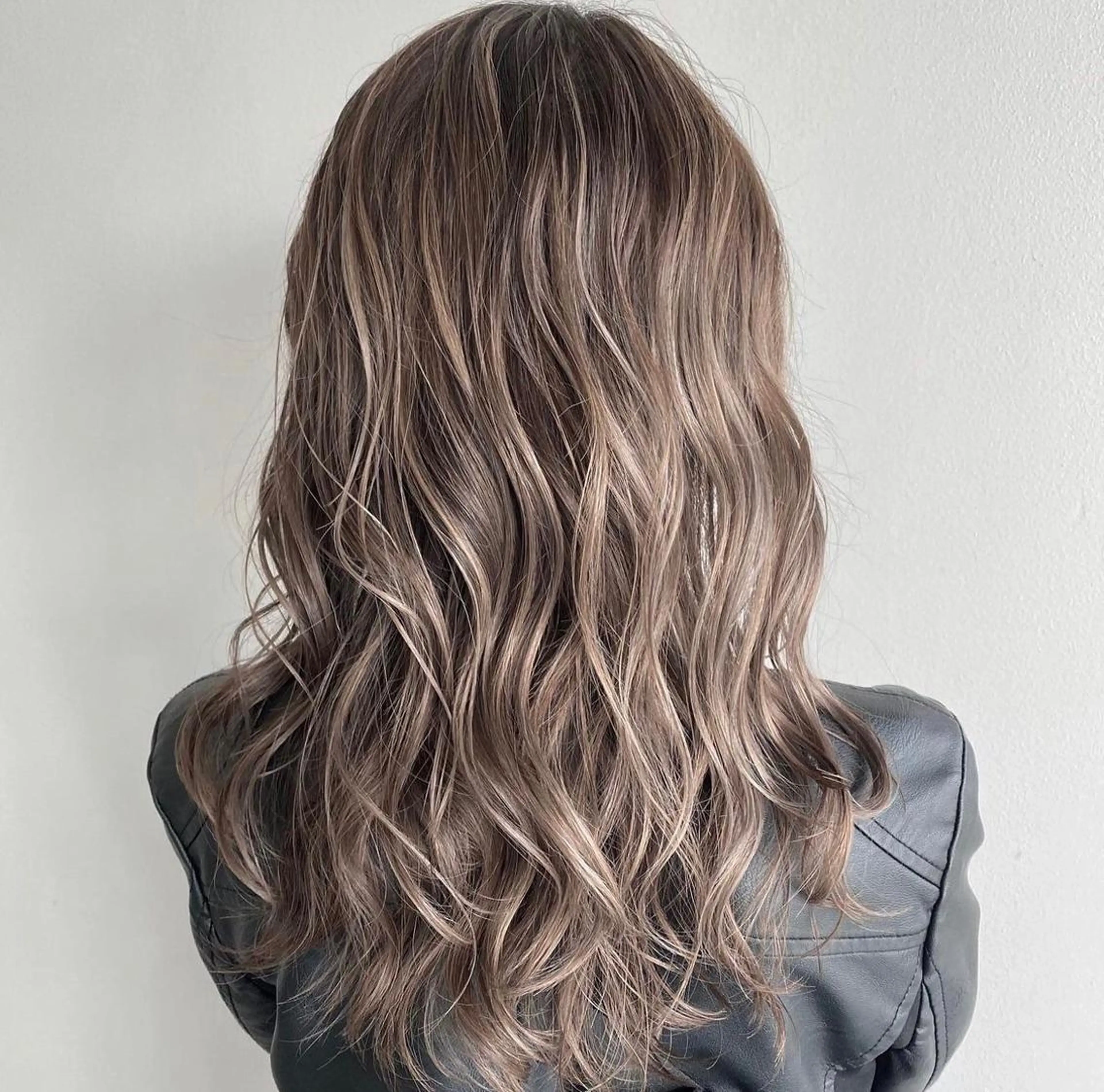 ロング カラー ヘアカラー トリートメント 🐺ミウ 🩵のヘアスタイル