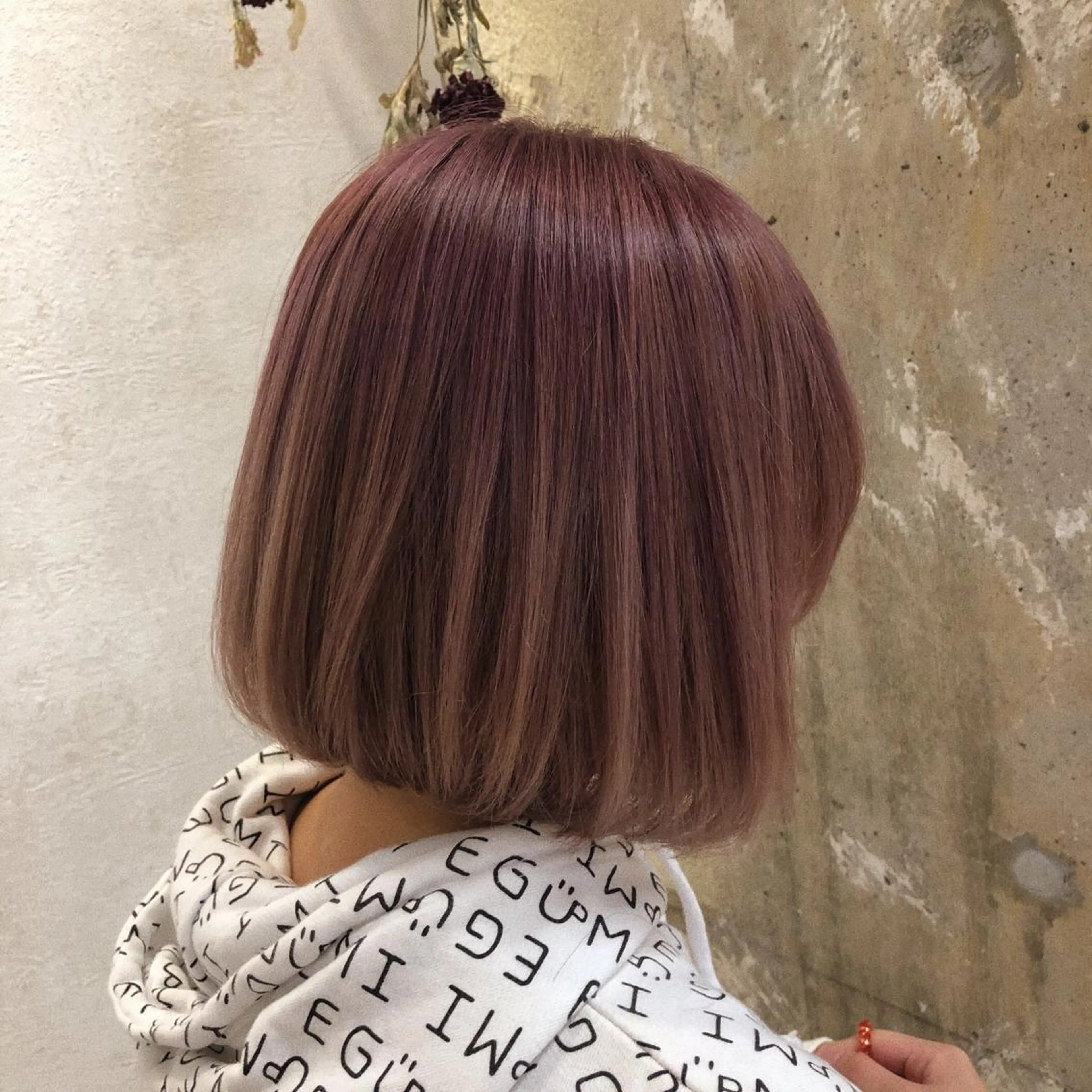ショート カラー ベージュカラー ピンクカラー ピンクベージュ ボブ カット ヘアカラー ノツコウダイ /ぱつっとボブのヘアスタイル