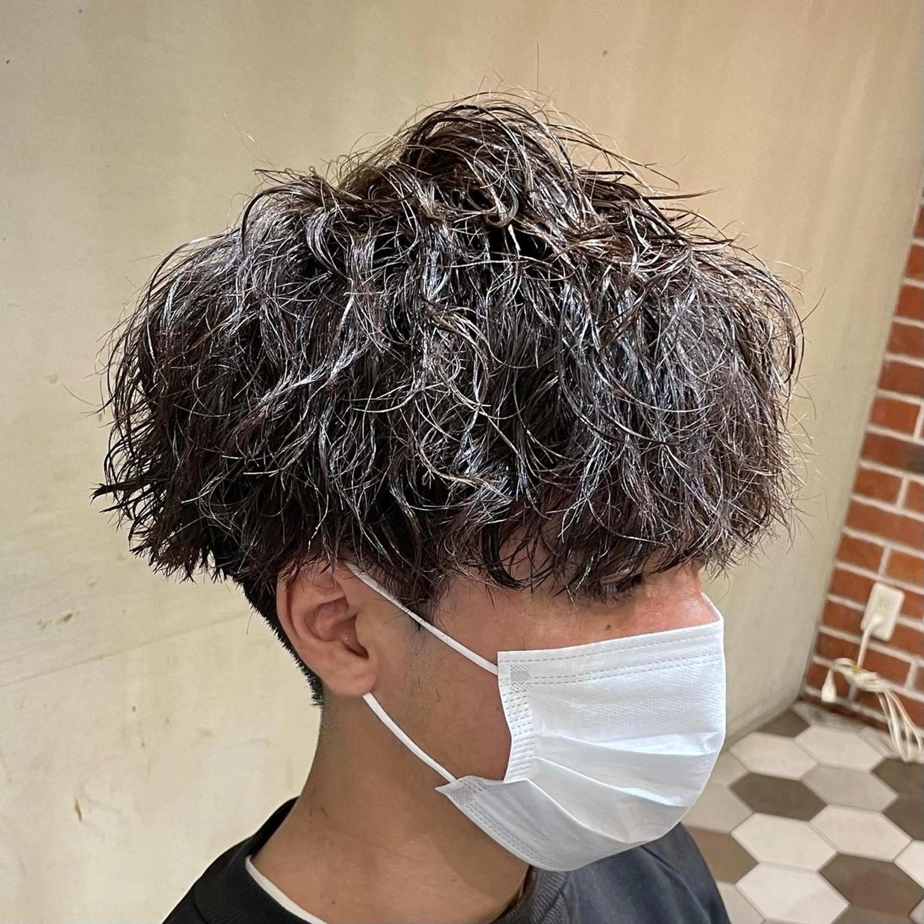 ショート パーマ メンズ メンズパーマ ツイストスパイラルパーマ スパイラルパーマ カット パーマ ヘアセット メンズ/メンズパーマ /心斎橋/新地政紀のヘアスタイル