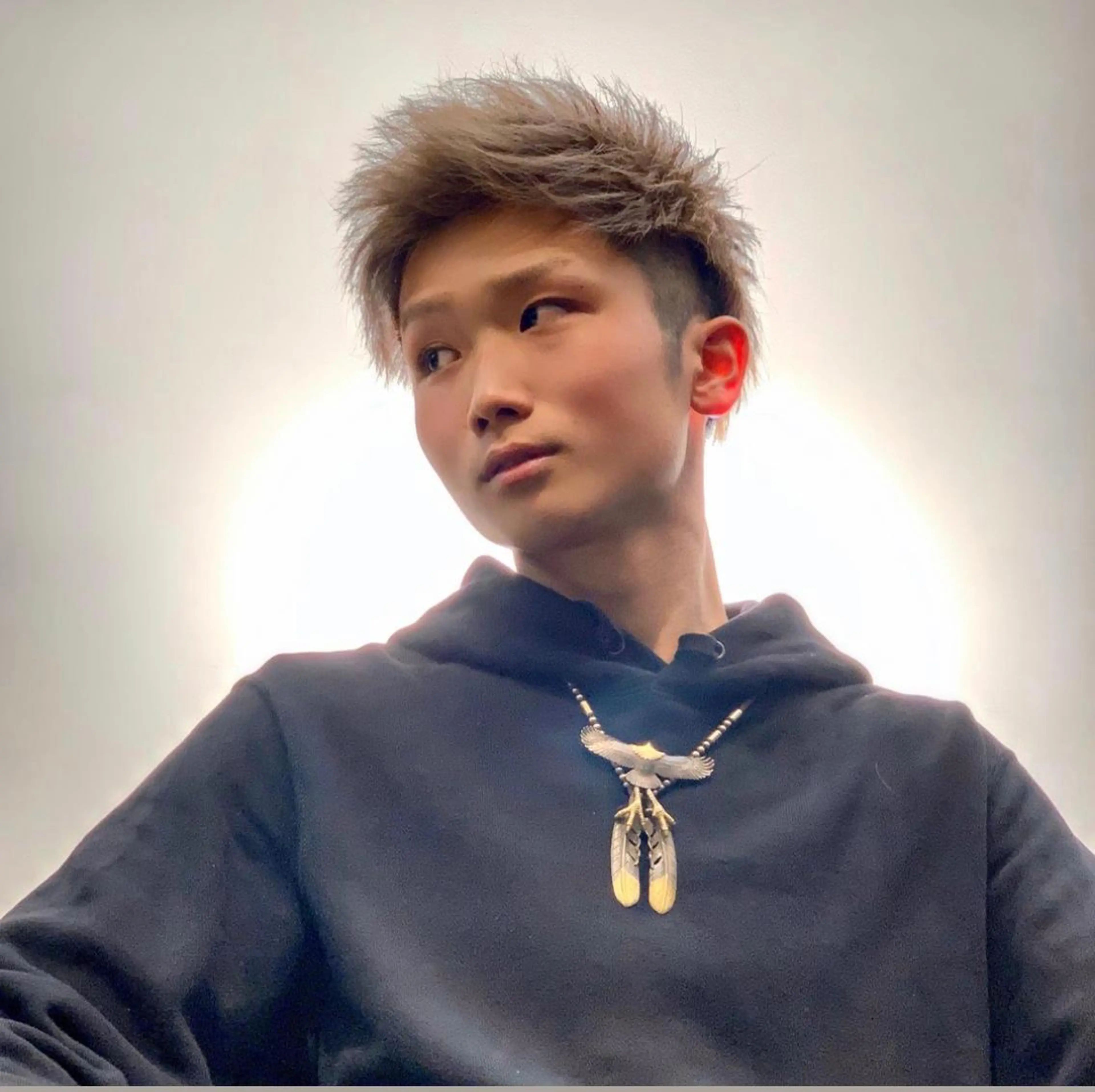 カラー メンズ メンズハイトーン モヒカン ツーブロック ハイトーンカラー カット ヘアカラー トリートメント メンズ専門　井藤 雅也のヘアスタイル