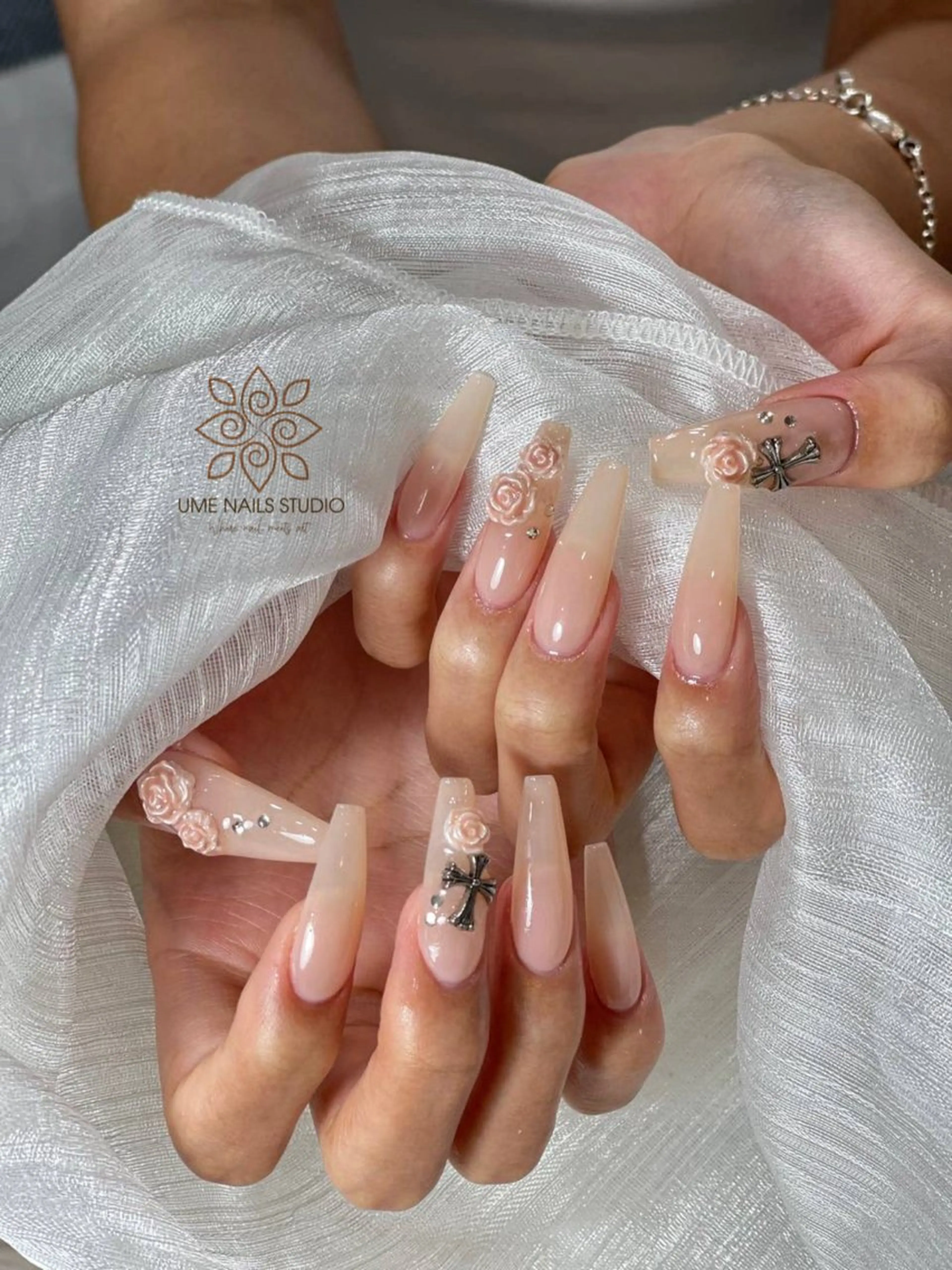 ネイル チークネイル クリアネイル ガーリー キラキラネイル 韓国ネイル ハンドネイル Ume Nail Studioのネイルデザイン