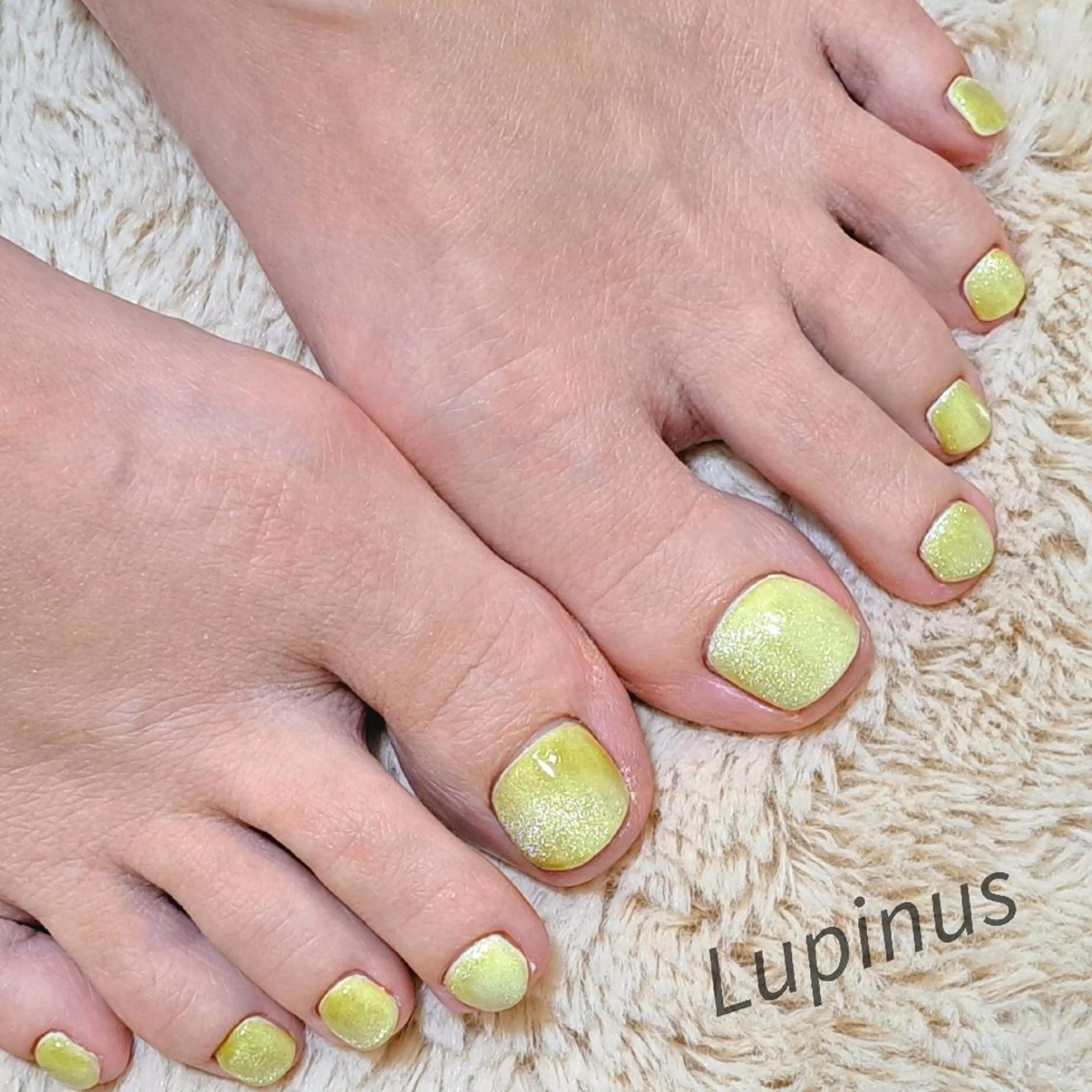 ネイル マグネットネイル 黄色 Lupinus所属・Lupinus ルピナスのネイルデザイン
