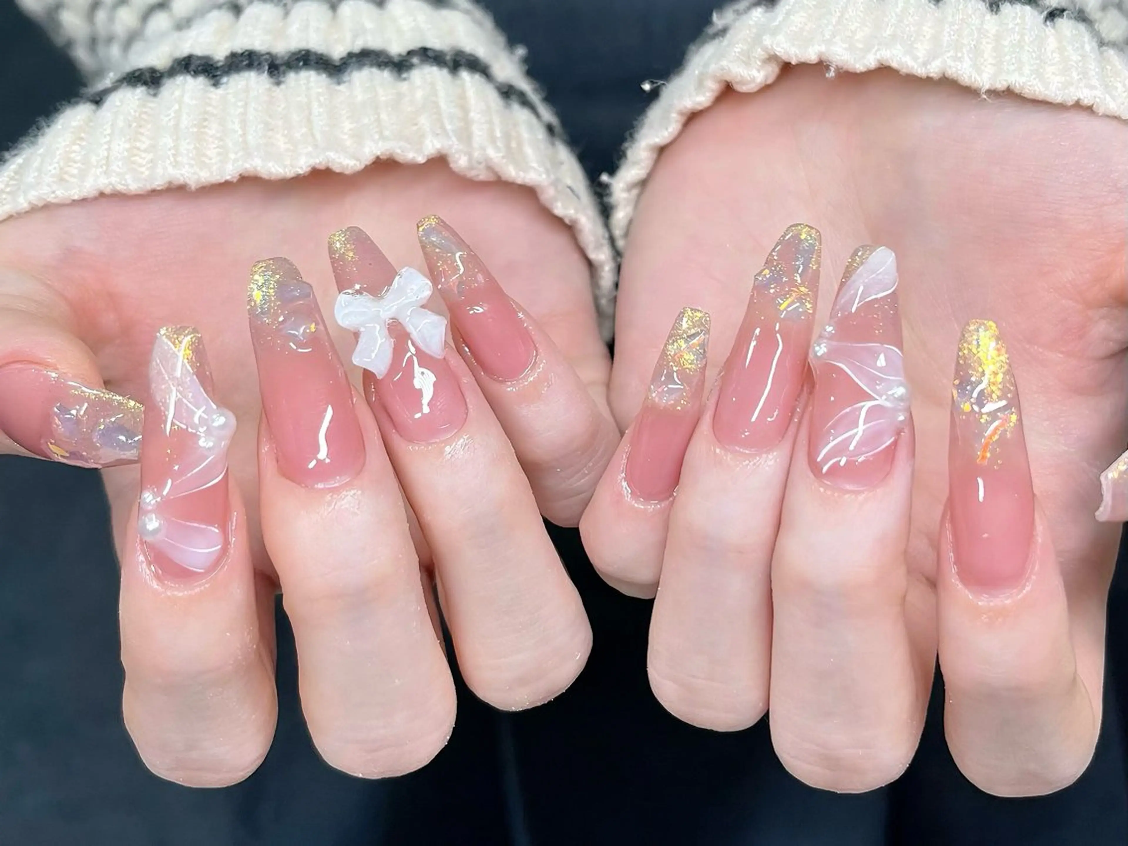 ネイル グラデーション キラキラネイル レース ピンク リボン ハンドネイル ハンドケア 🎀NAIL🎀 AI🪄︎︎◝✩のネイルデザイン