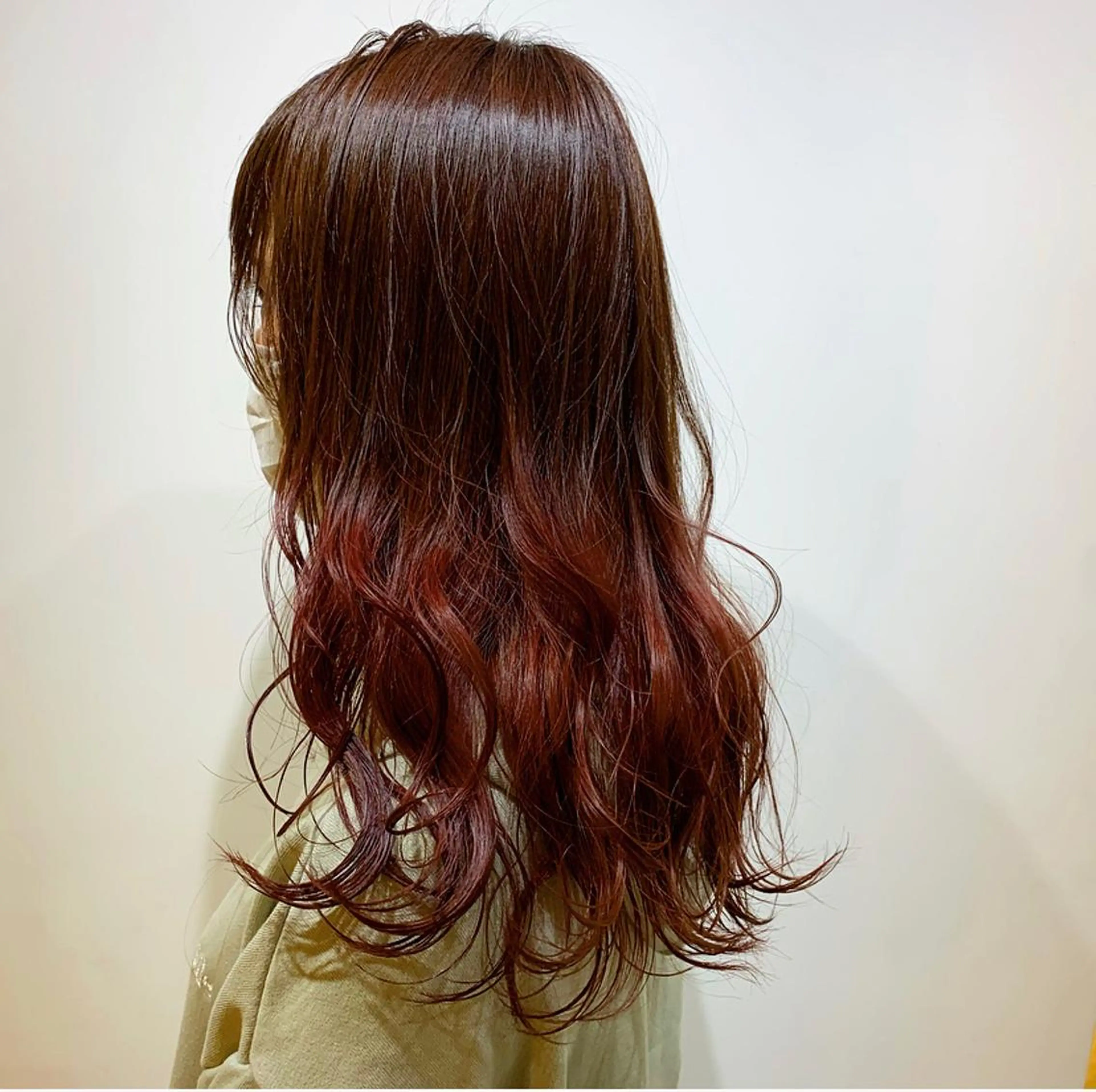 セミロング カラー ボルドーカラー グラデーションカラー friity所属・🕊️ HONOKAのヘアスタイル