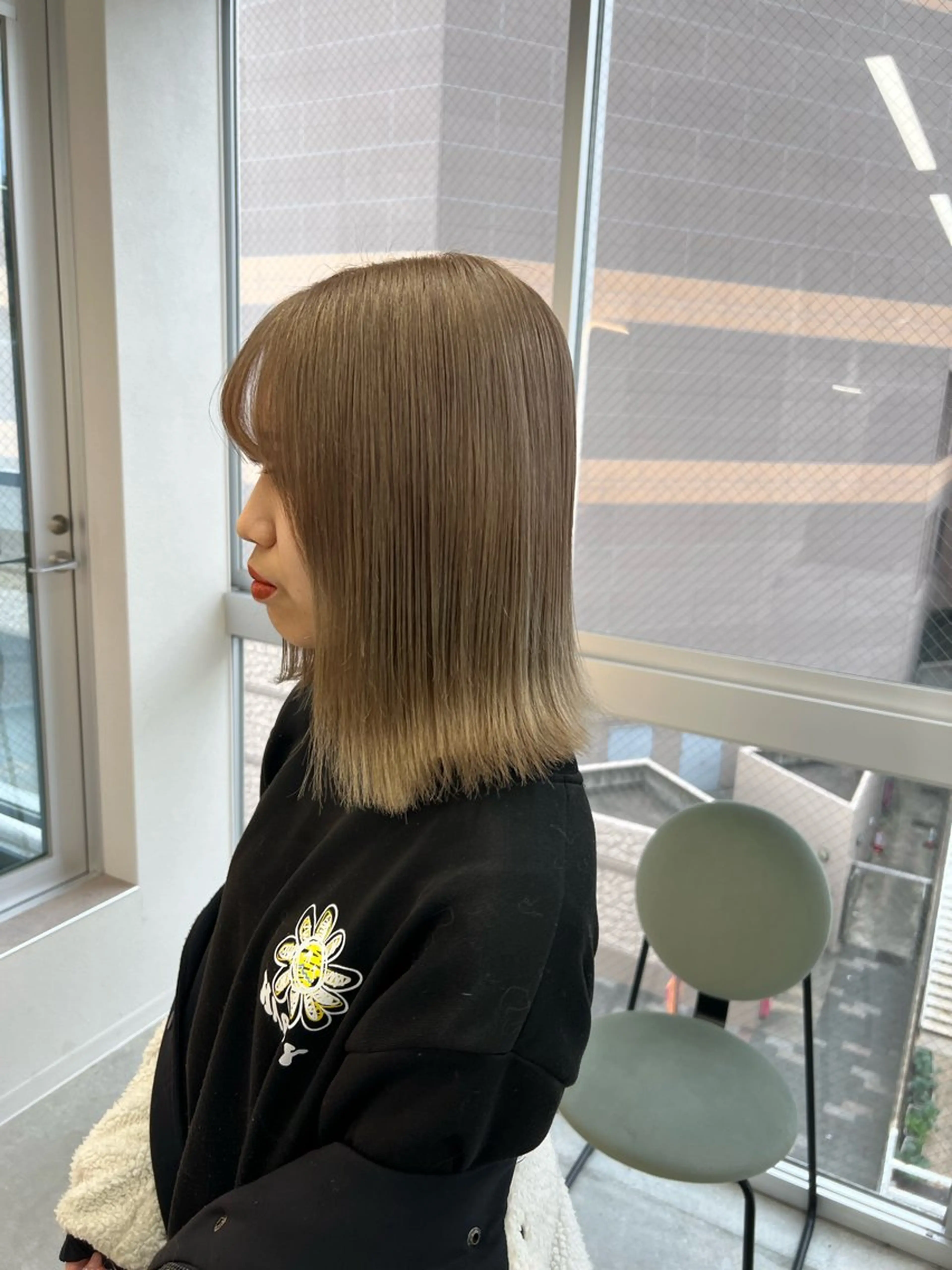 ミディアム ヘアカラー maya レイヤーカットのヘアスタイル