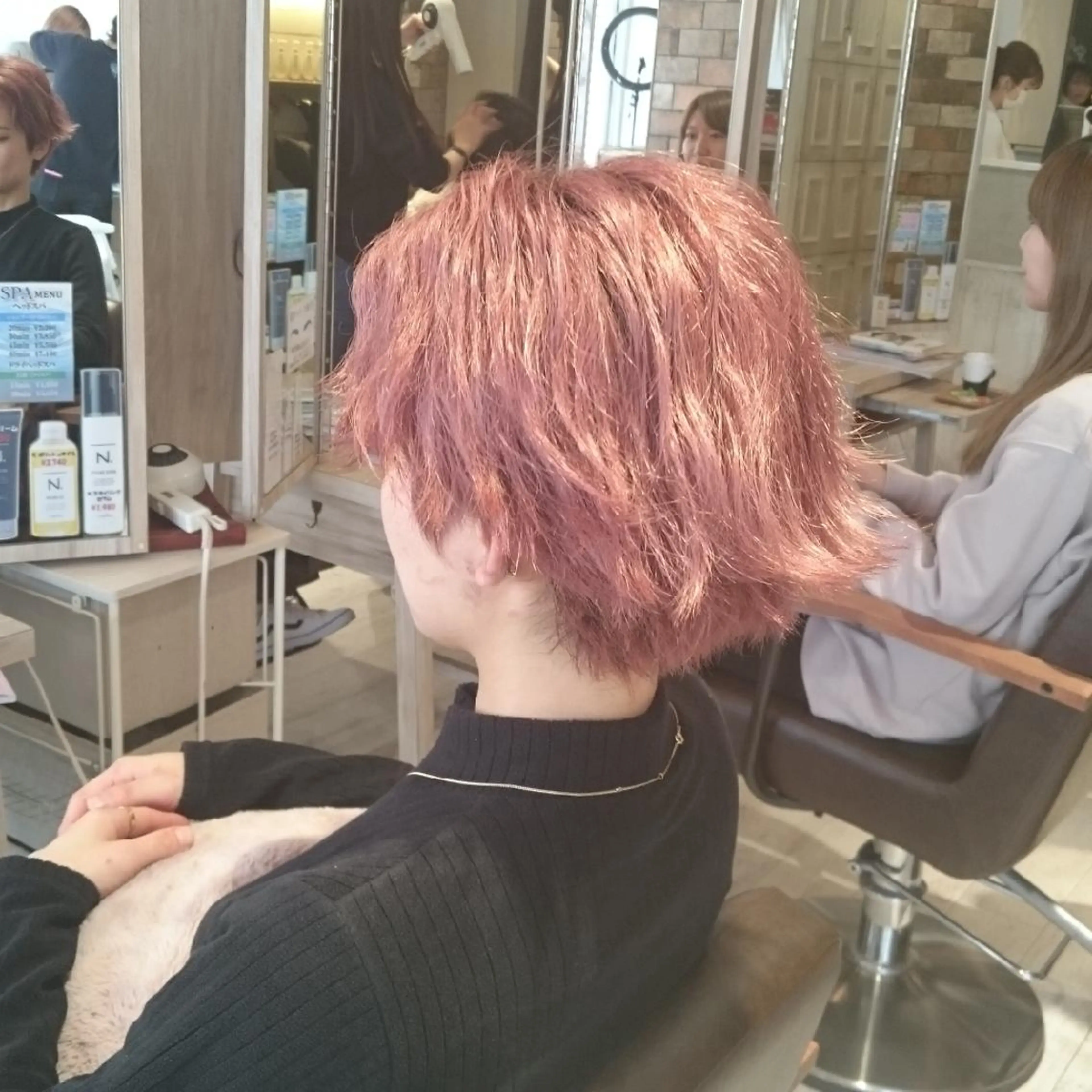 ショート カラー ヘアアレンジ ブリーチ ピンクカラー 外国人風カラー E Komo hair所属・Wow❕E Komo hair 永井一輝のヘアスタイル