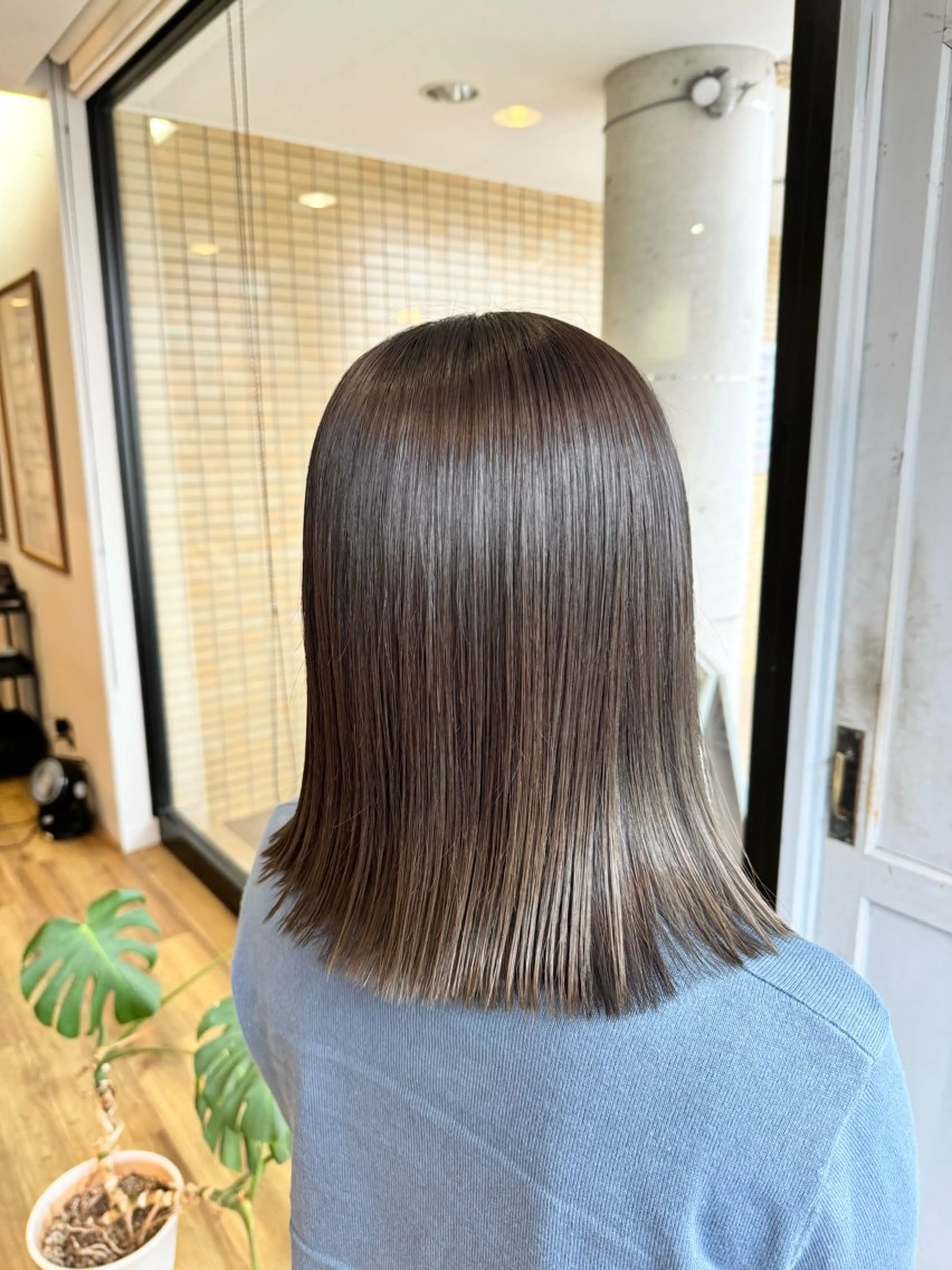 ミディアム カラー アッシュ ブラウンカラー ラベンダーカラー ラベンダーブラウン カット ヘアカラー トリートメント ツキダテ ユイのヘアスタイル