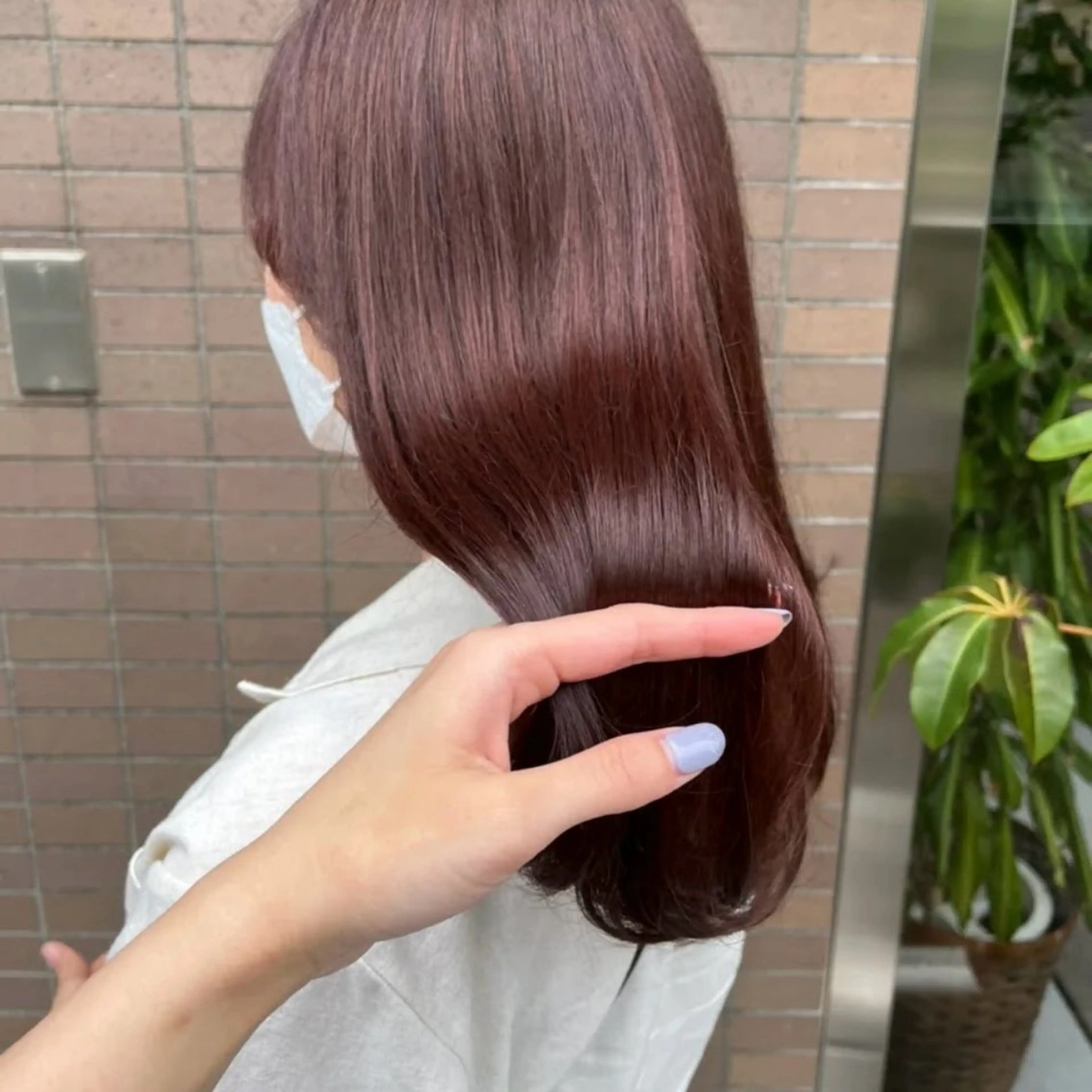 セミロング カラー ハイトーン💗ピンク 🛼ベージュ🍀のヘアスタイル