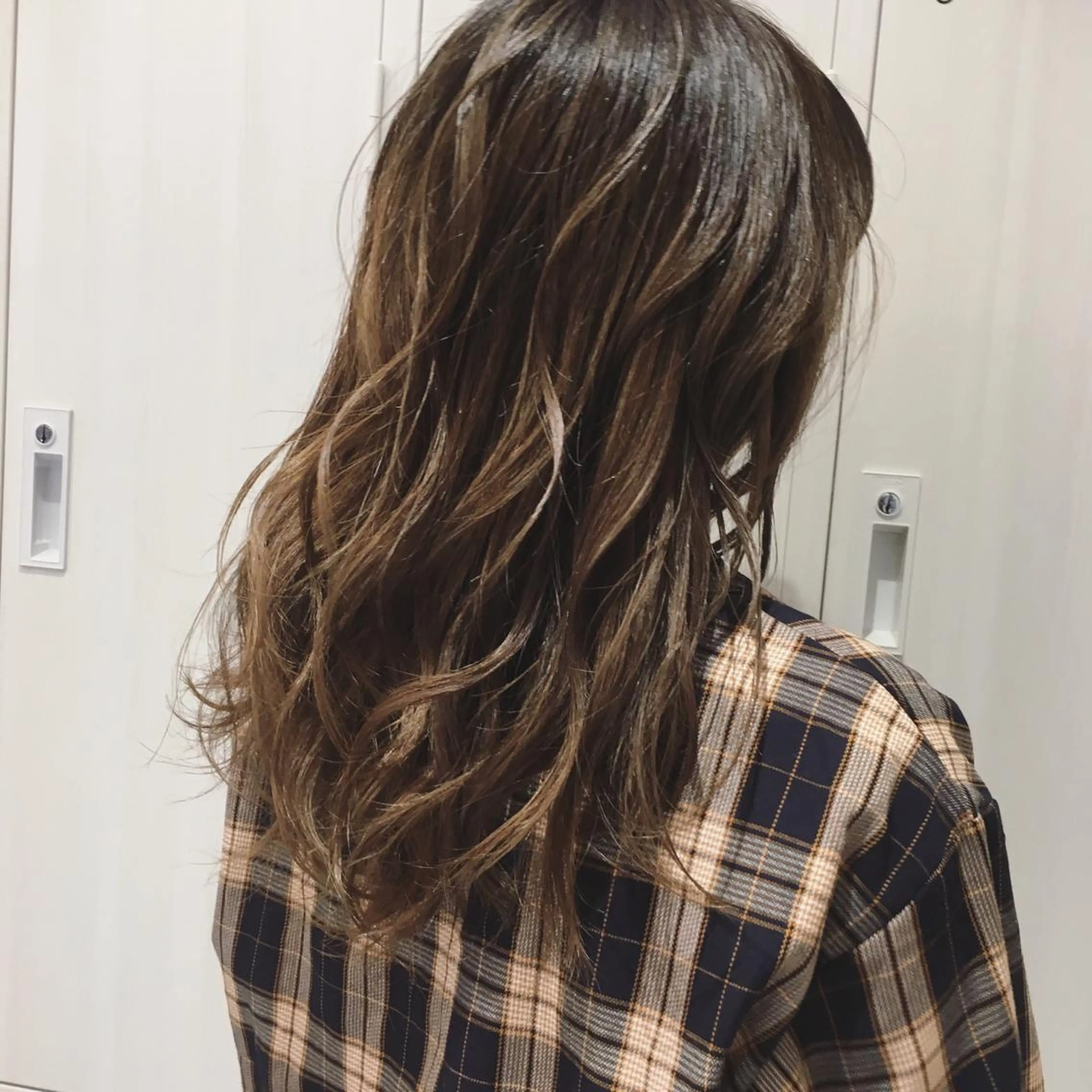 ミディアム カラー グレージュ ハイライトカラー イルミナカラー ハイライト レイヤー/韓国/ 顔周り/しんやのヘアスタイル