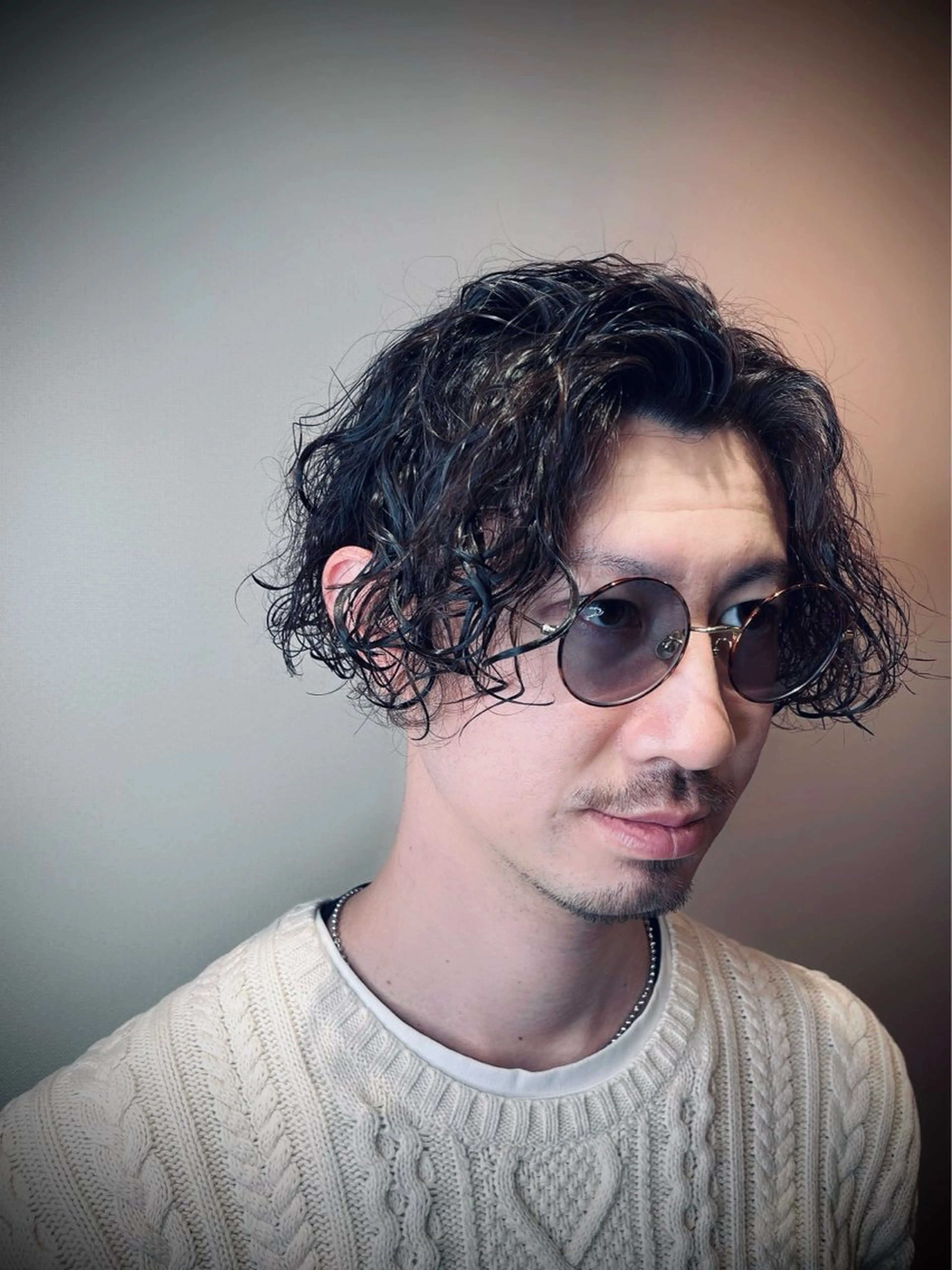ミディアム パーマ メンズ ミディアムパーマ メンズパーマ 刈り上げ Monan渋谷 YUUKIのヘアスタイル