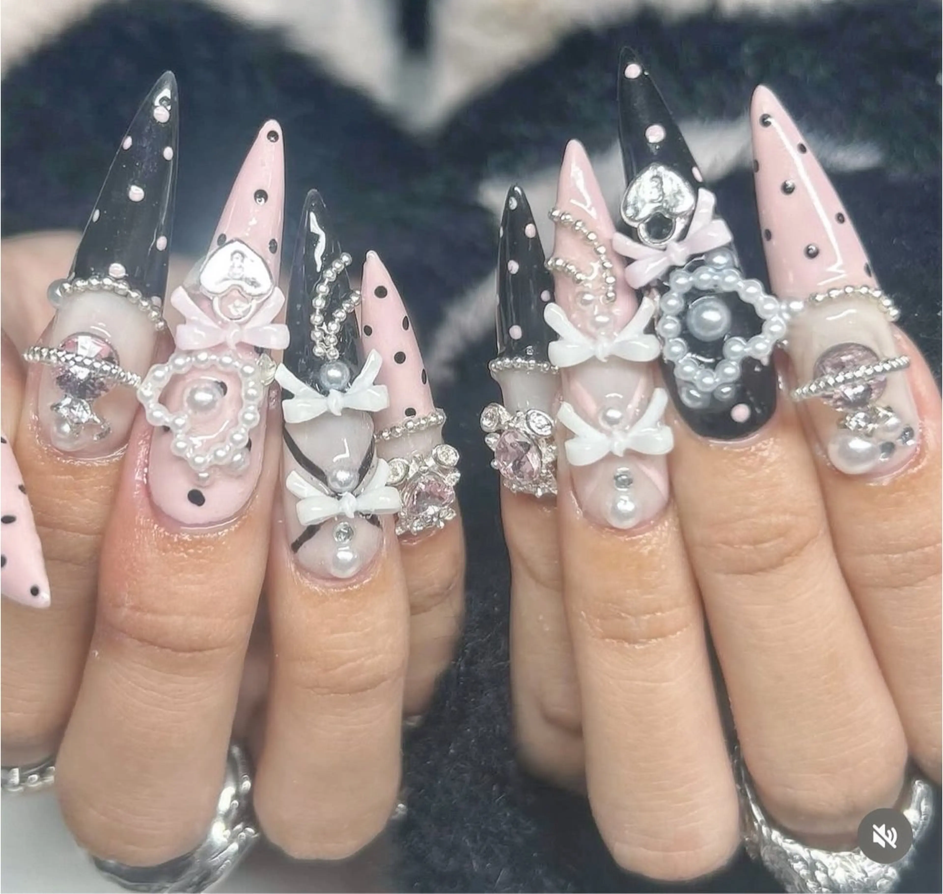 ネイル アニマル柄 オーロラネイル チークネイル フラッシュネイル ジェルネイル ハンドネイル Lyna Nailのネイルデザイン