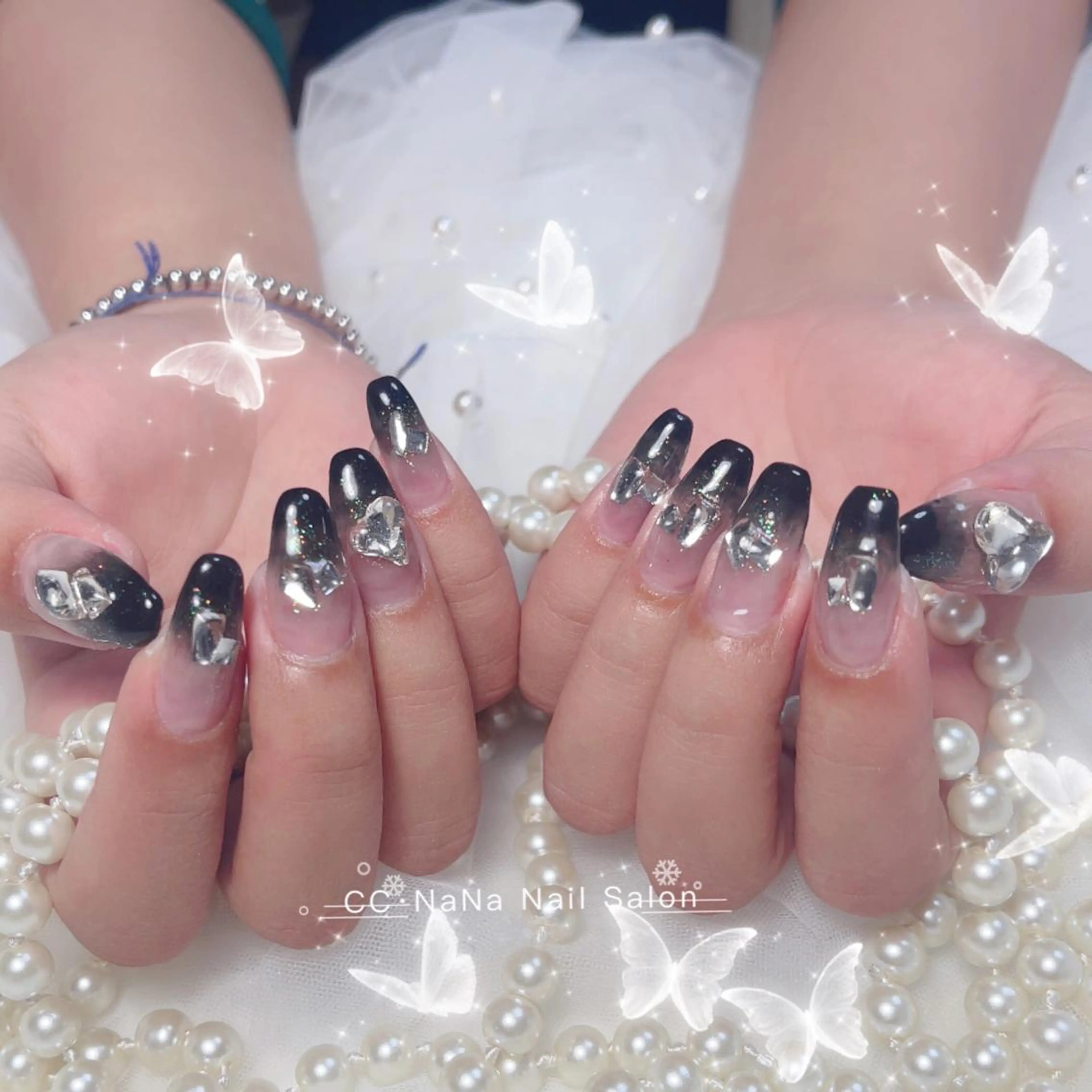 ネイル チークネイル フラッシュネイル ジェルネイル ハート キラキラネイル 💎CC・NaNa 韓国風ネイル🌙のネイルデザイン