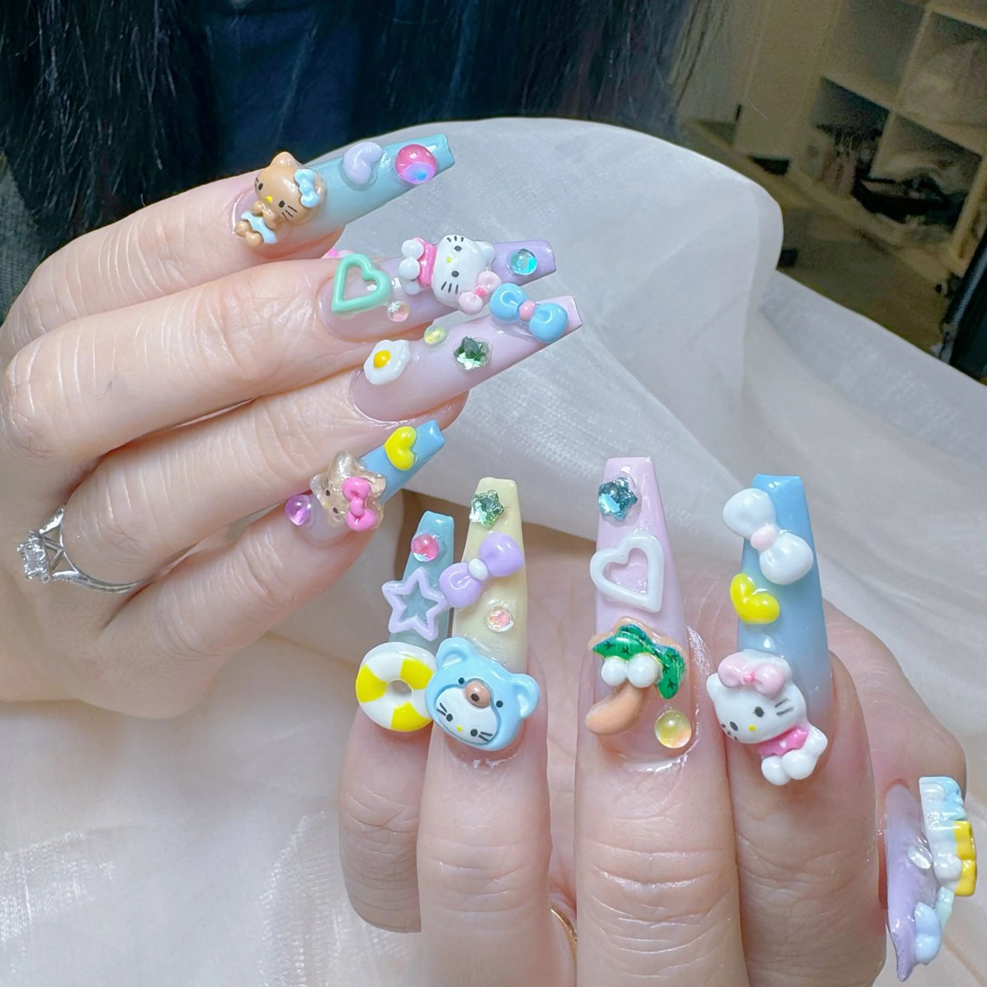 ネイル チークネイル ガーリー キラキラネイル 韓国ネイル ミラーネイル ハンドネイル NailPrincess所属・princess スカルプ専門店のネイルデザイン