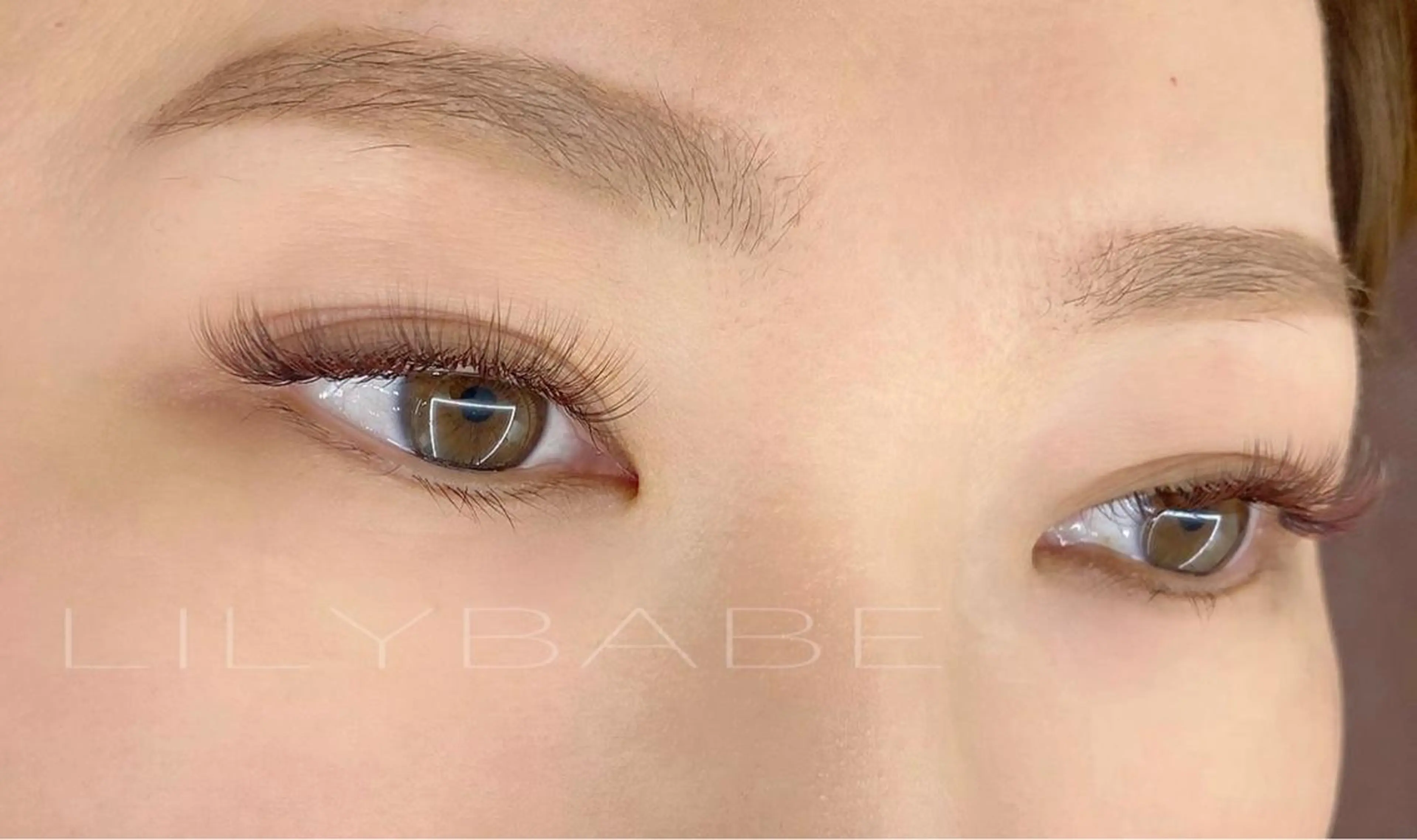 マツエク・マツパ カラーマツエク ボリュームラッシュ LILY BABEのマツエク・マツパデザイン