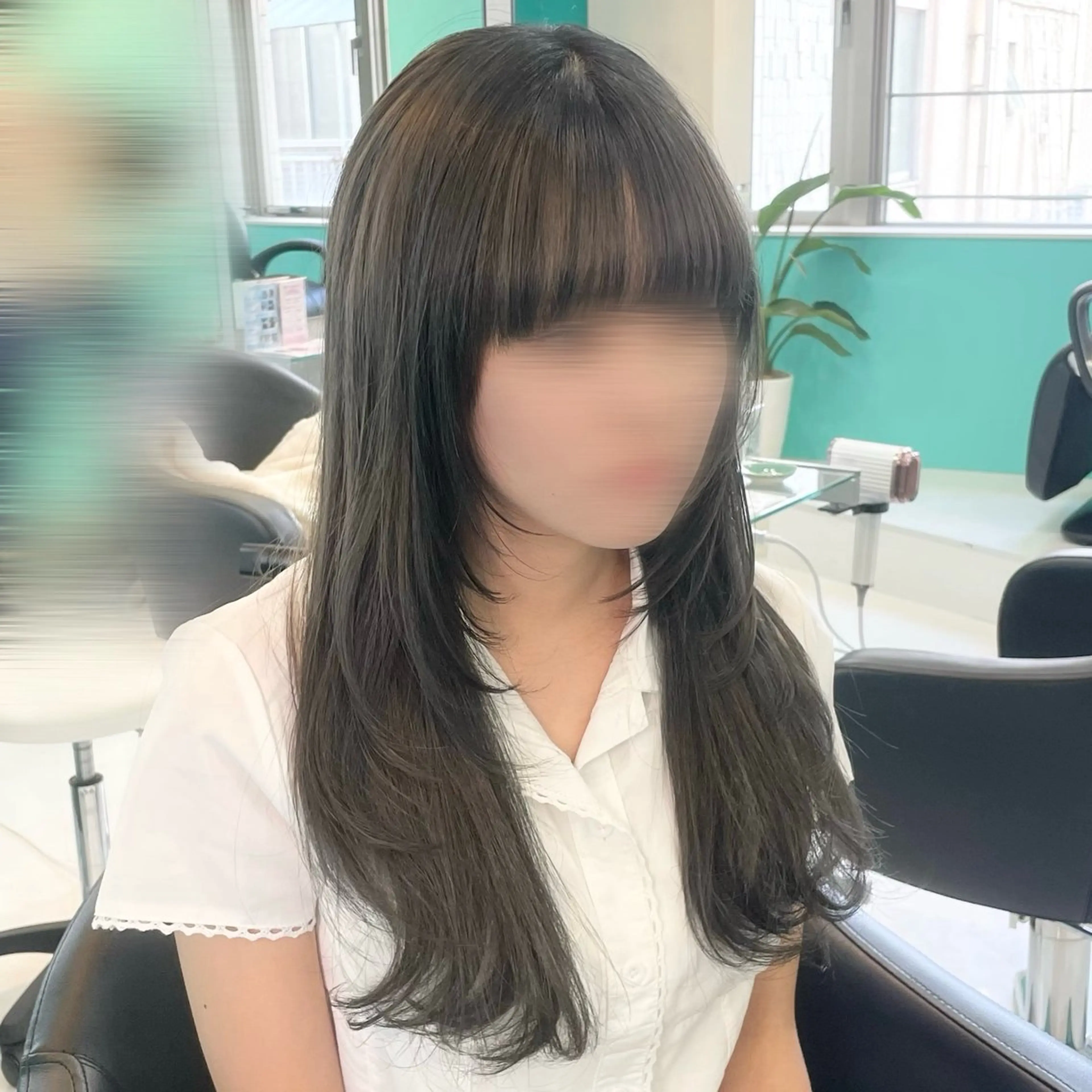 ロング カラー ダークグレー 艶/透明感 🫧カラーのヘアスタイル