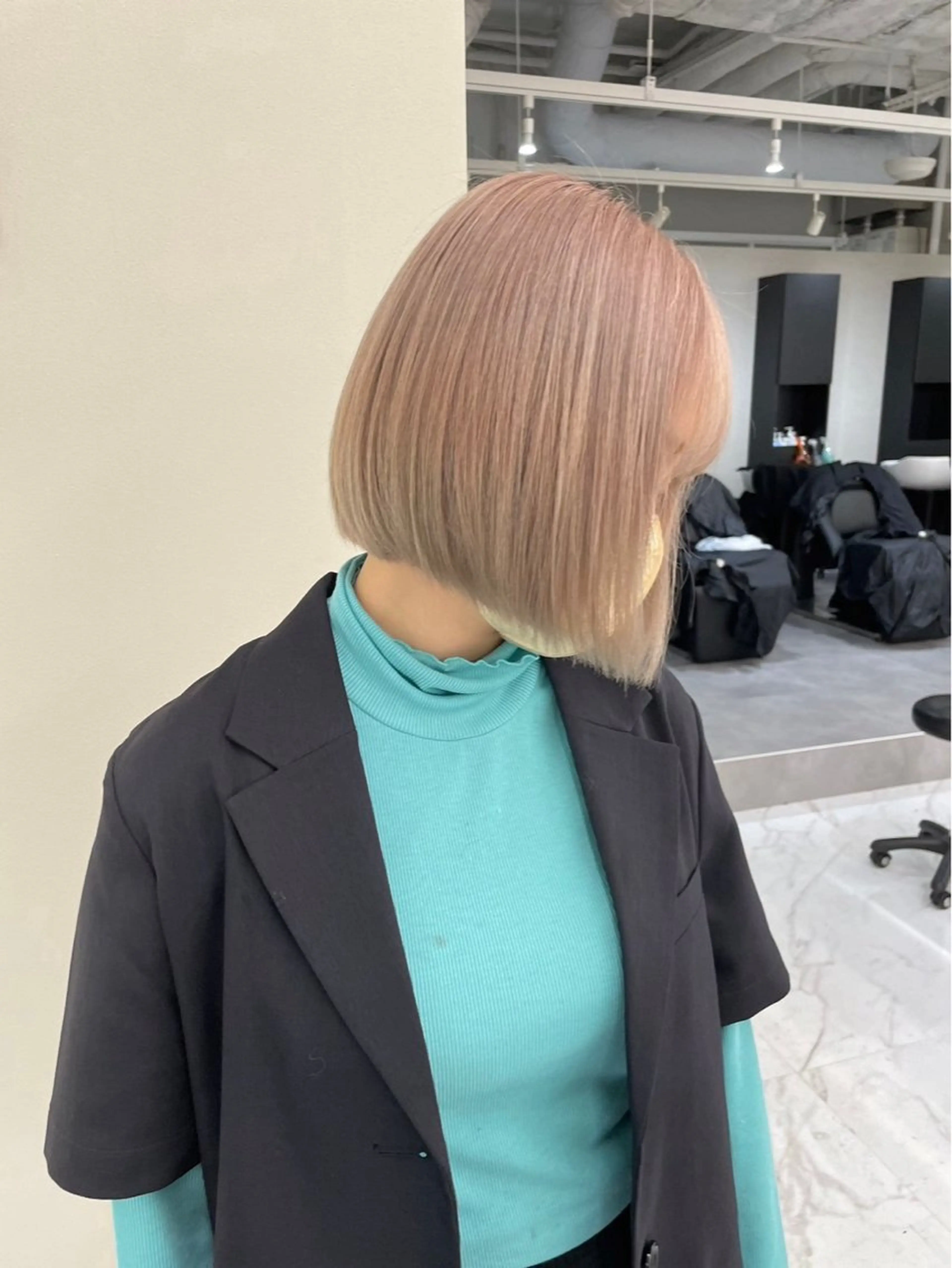 ショート カラー アッシュ ベージュカラー ブリーチ 透明感カラー ダブルカラー レイヤー /髪質改善/ariのヘアスタイル