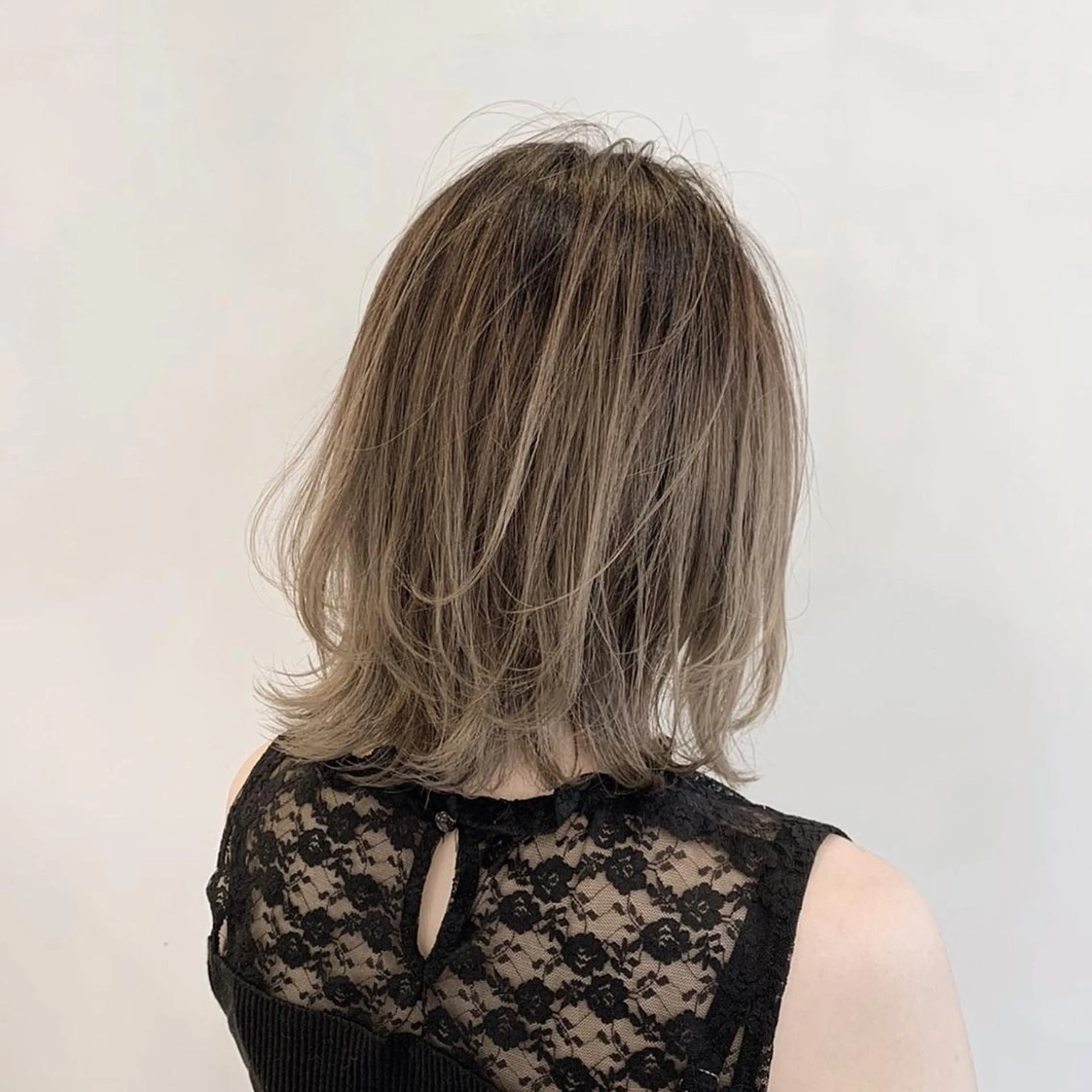 ミディアム 外国人風カラー ハイライト ブリーチ指名 NO1🌈SAKIのヘアスタイル