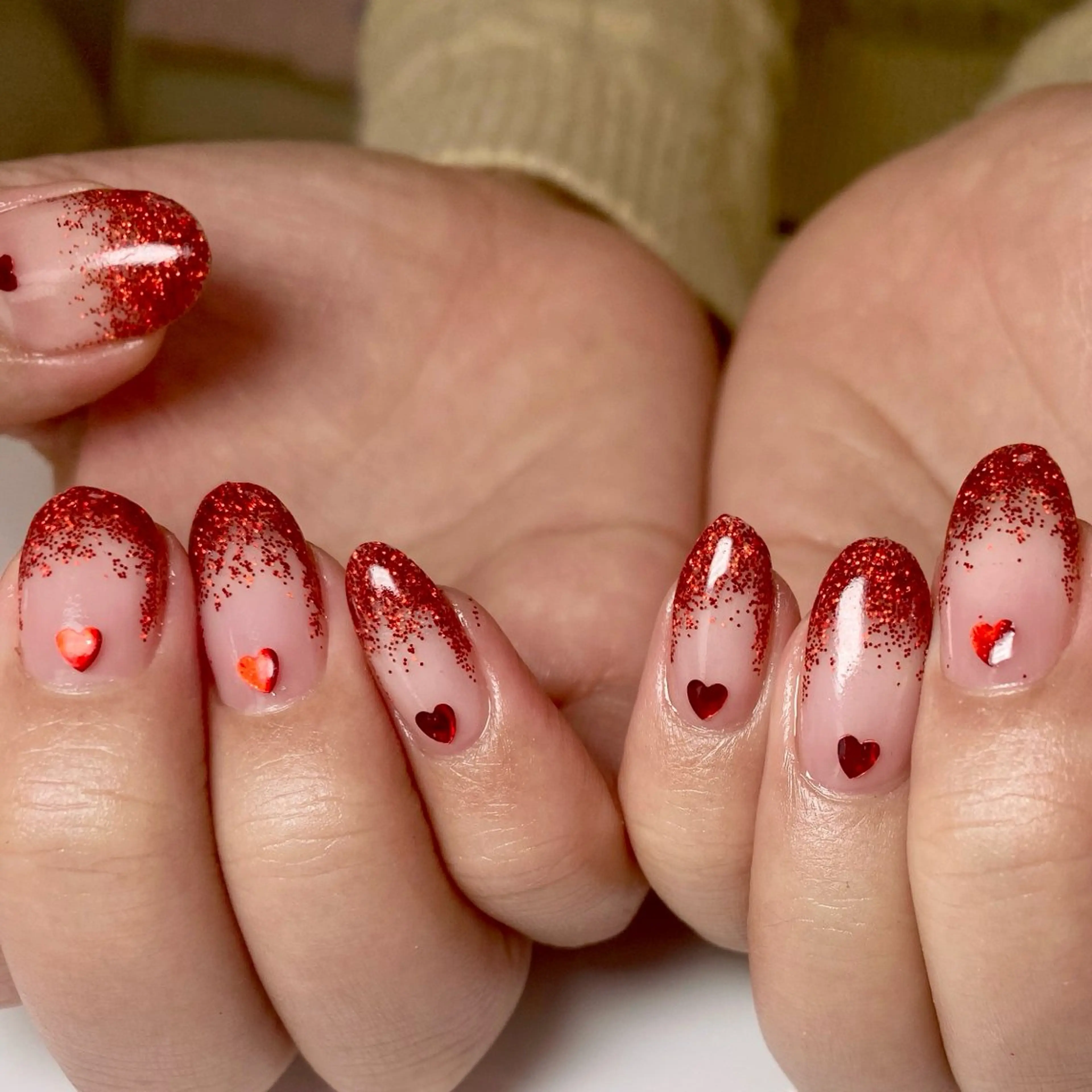 ネイル ハート ホログラムネイル 赤色 冬ネイル クリスマス ハンドネイル Nail Salon K 🧸美爪育成のネイルデザイン