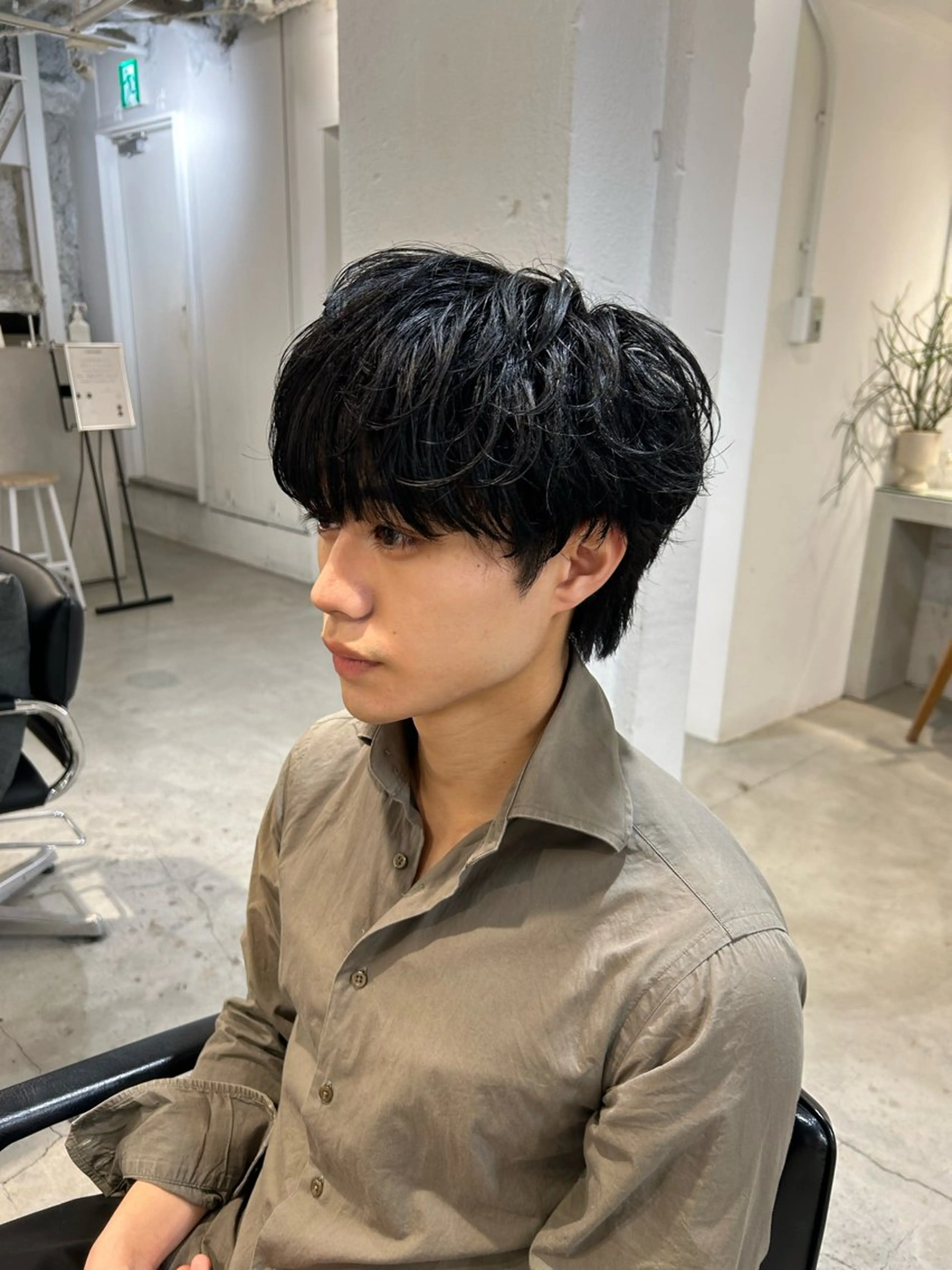ショート パーマ メンズ ビジネス センターパート フェードカット フェザーパーマ メンズ韓国風 カット パーマ 💈メンズパーマの 匠💈曲がる縮毛矯正のヘアスタイル