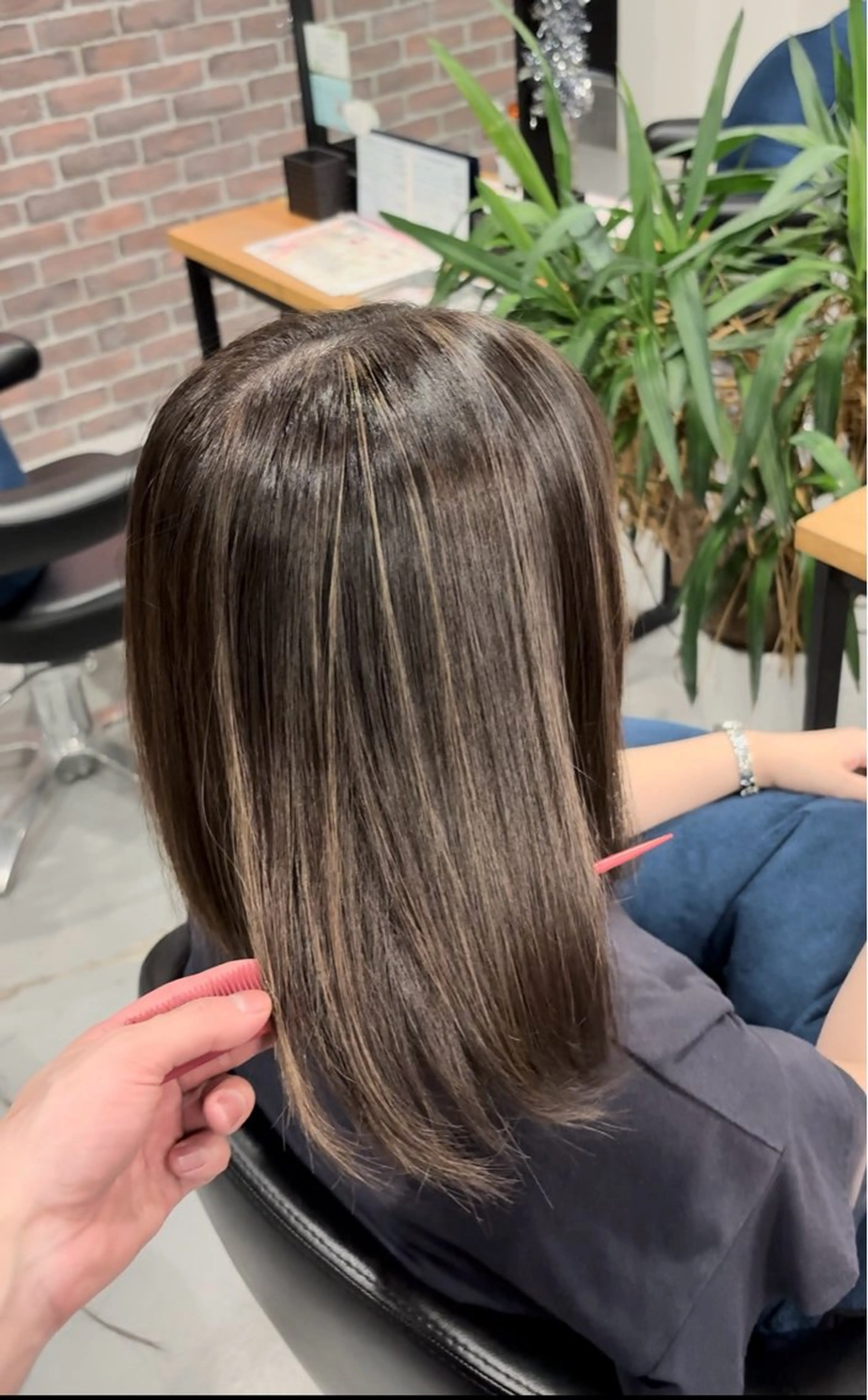 ミディアム ハイライト カット ヘアカラー 一刀 厚太のヘアスタイル