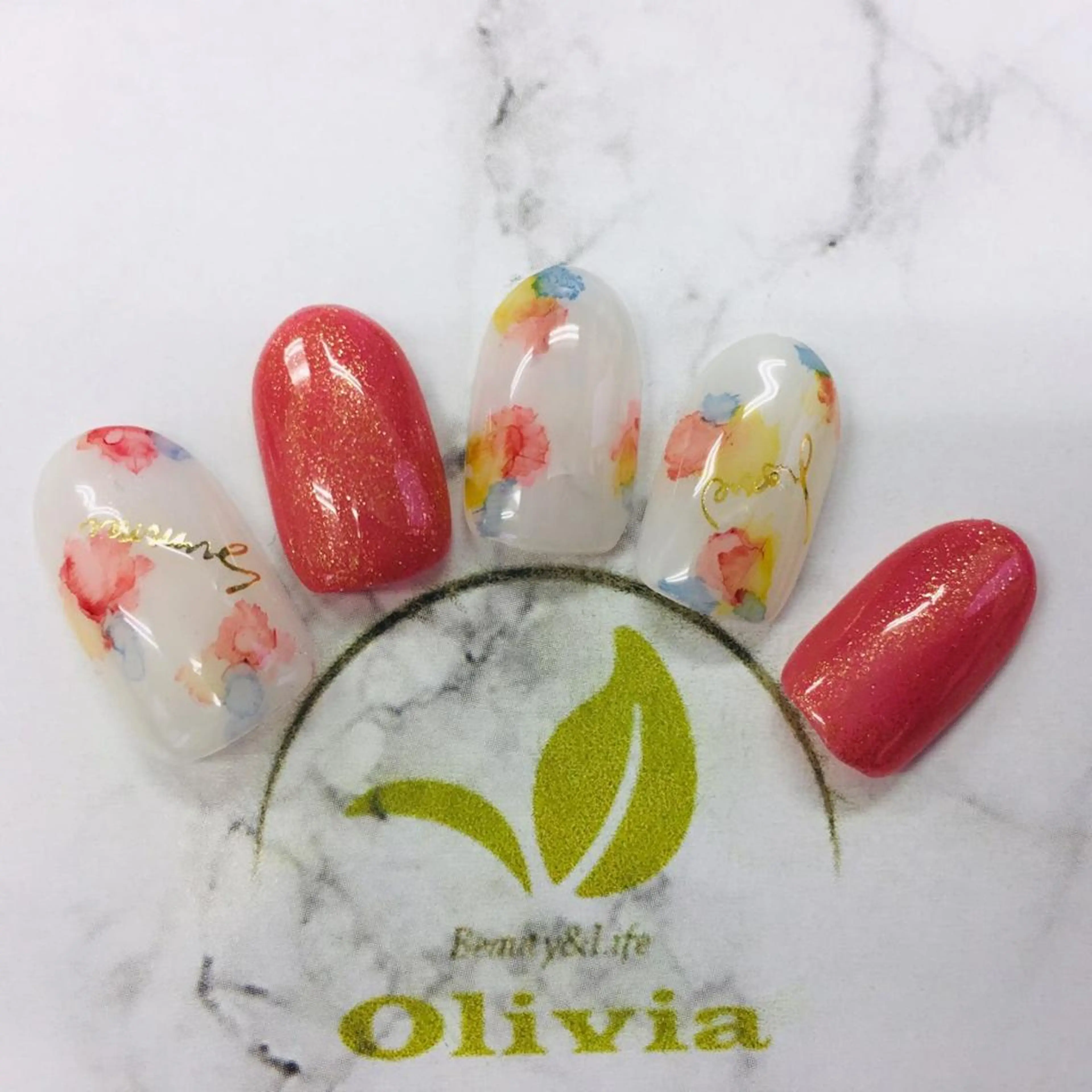 ネイル Olivia アイラッシュのマツエク・マツパデザイン