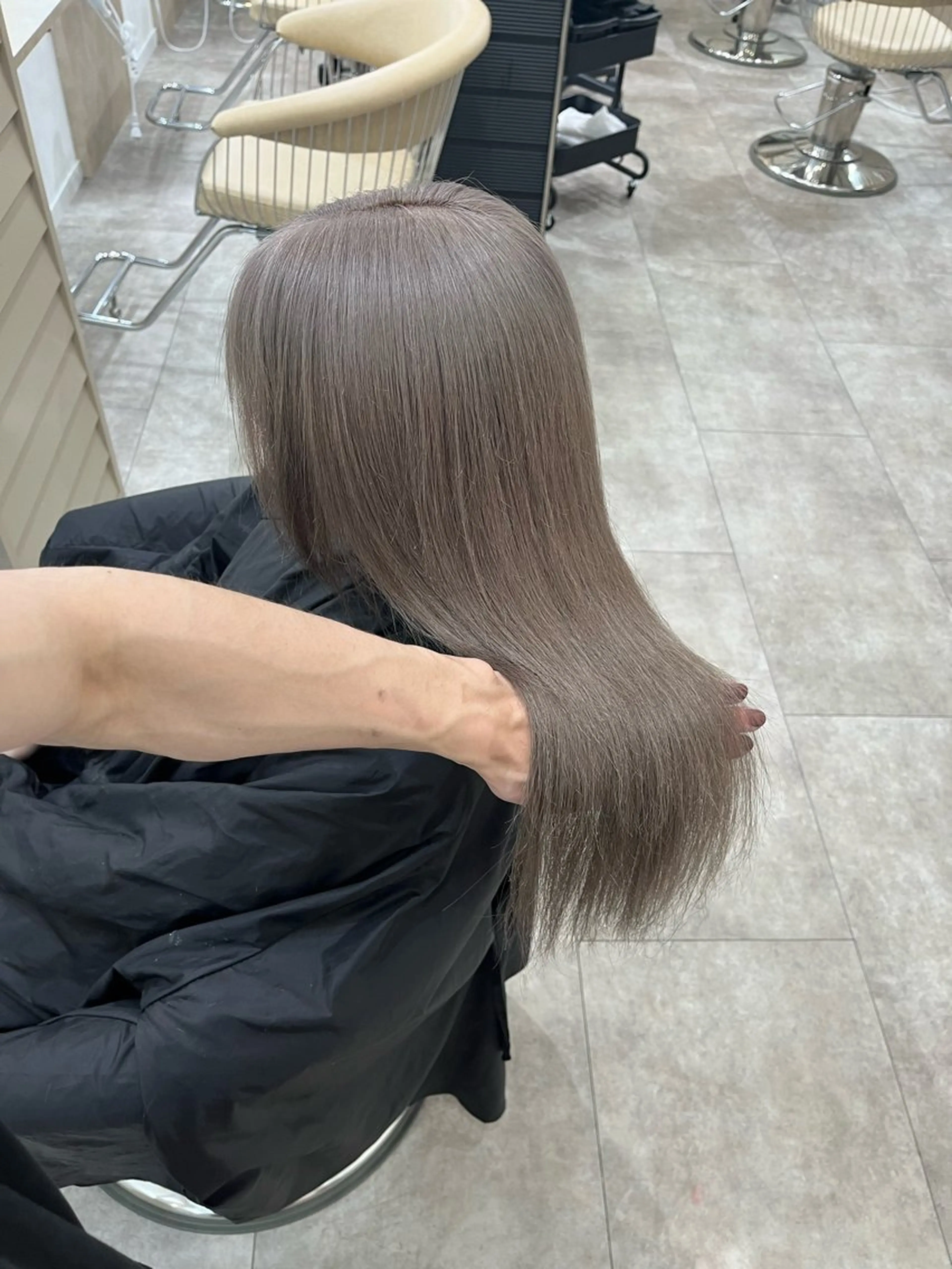 セミロング カラー ブリーチ ケアブリーチ ダブルカラー カット ヘアカラー トリートメント LATE  tokyo所属・廣庭 勇人のヘアスタイル