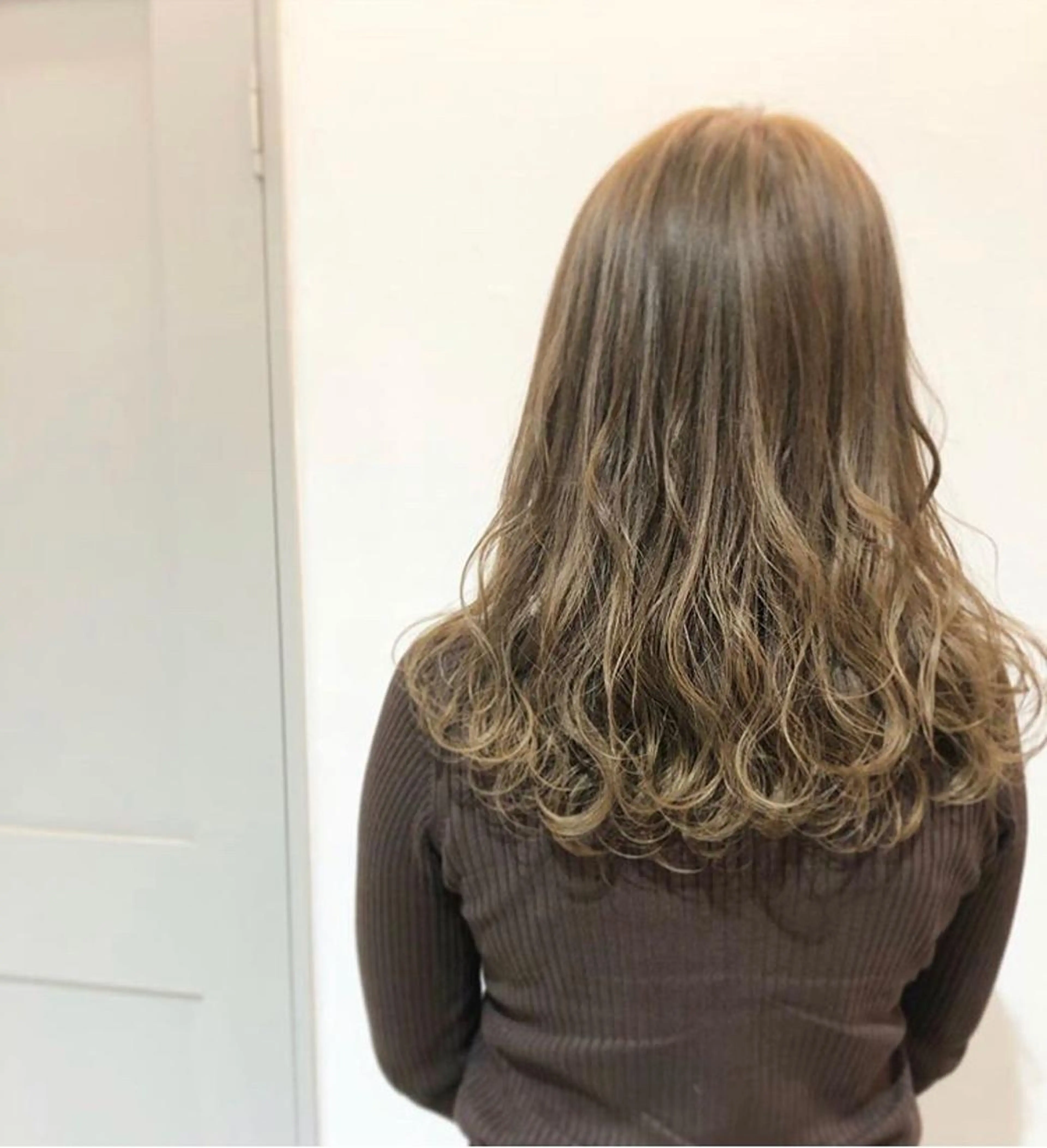 カラー グレージュ ミルクティーグレージュ 三村 桜生のヘアスタイル