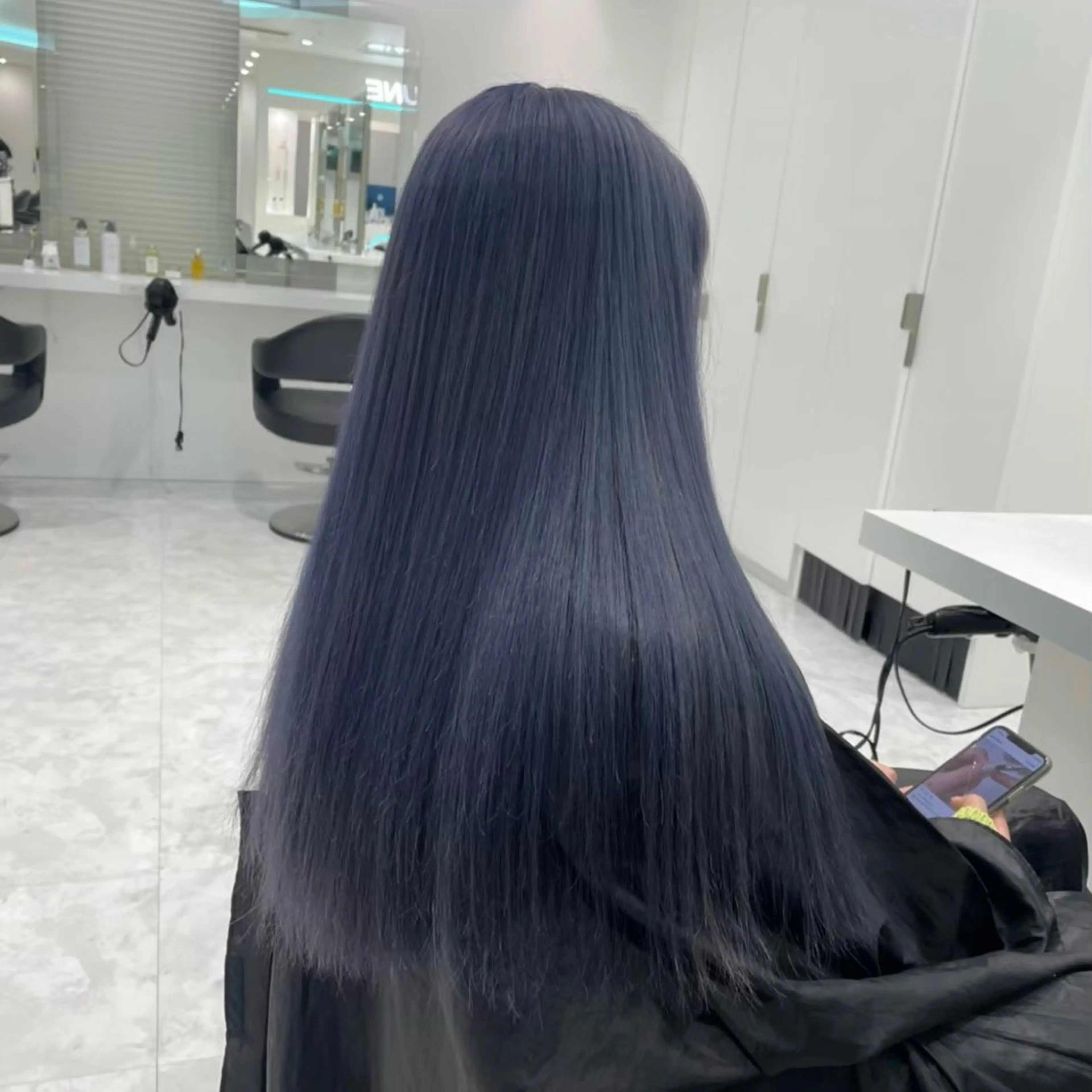 セミロング カラー ヘアアレンジ 🩵ダメージレス艶感 ハイトーン🩷のヘアスタイル