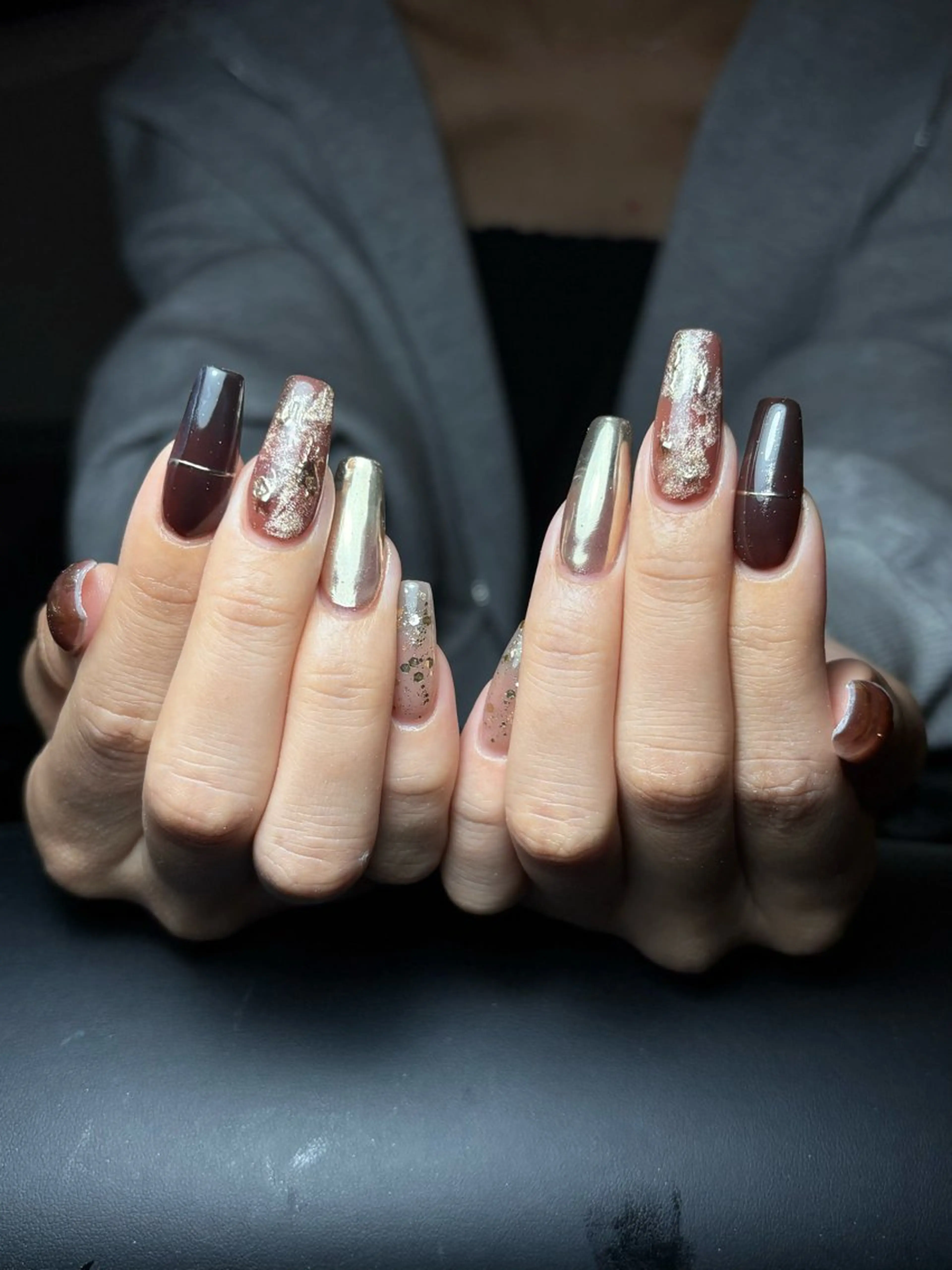 ネイル ブラウン ゴールド ニュアンスネイル ハンドネイル モンナ CCのネイルデザイン