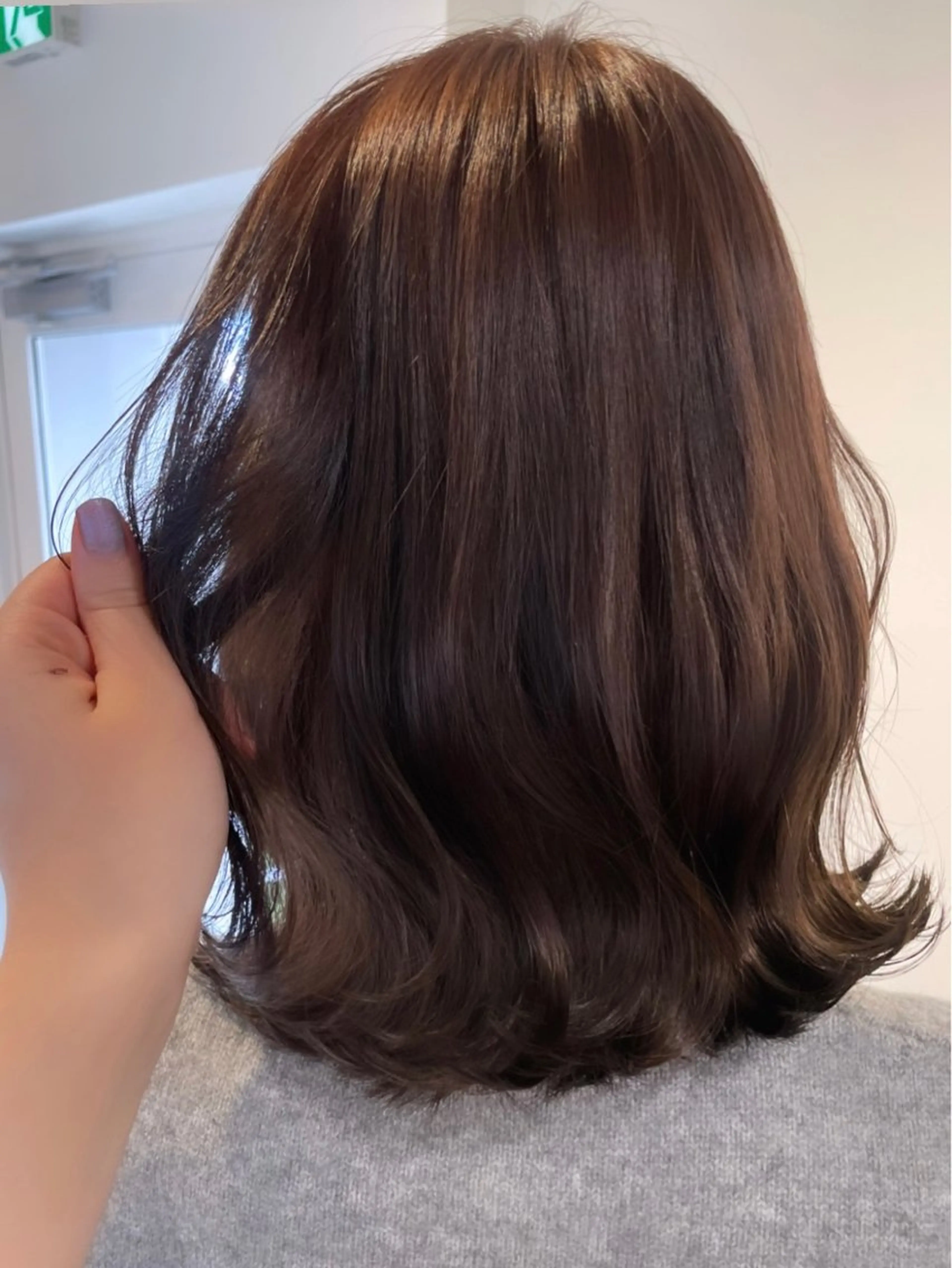 ミディアム カラー グレージュ ボブ ヘアカラー トリートメント 若月 あやかのヘアスタイル