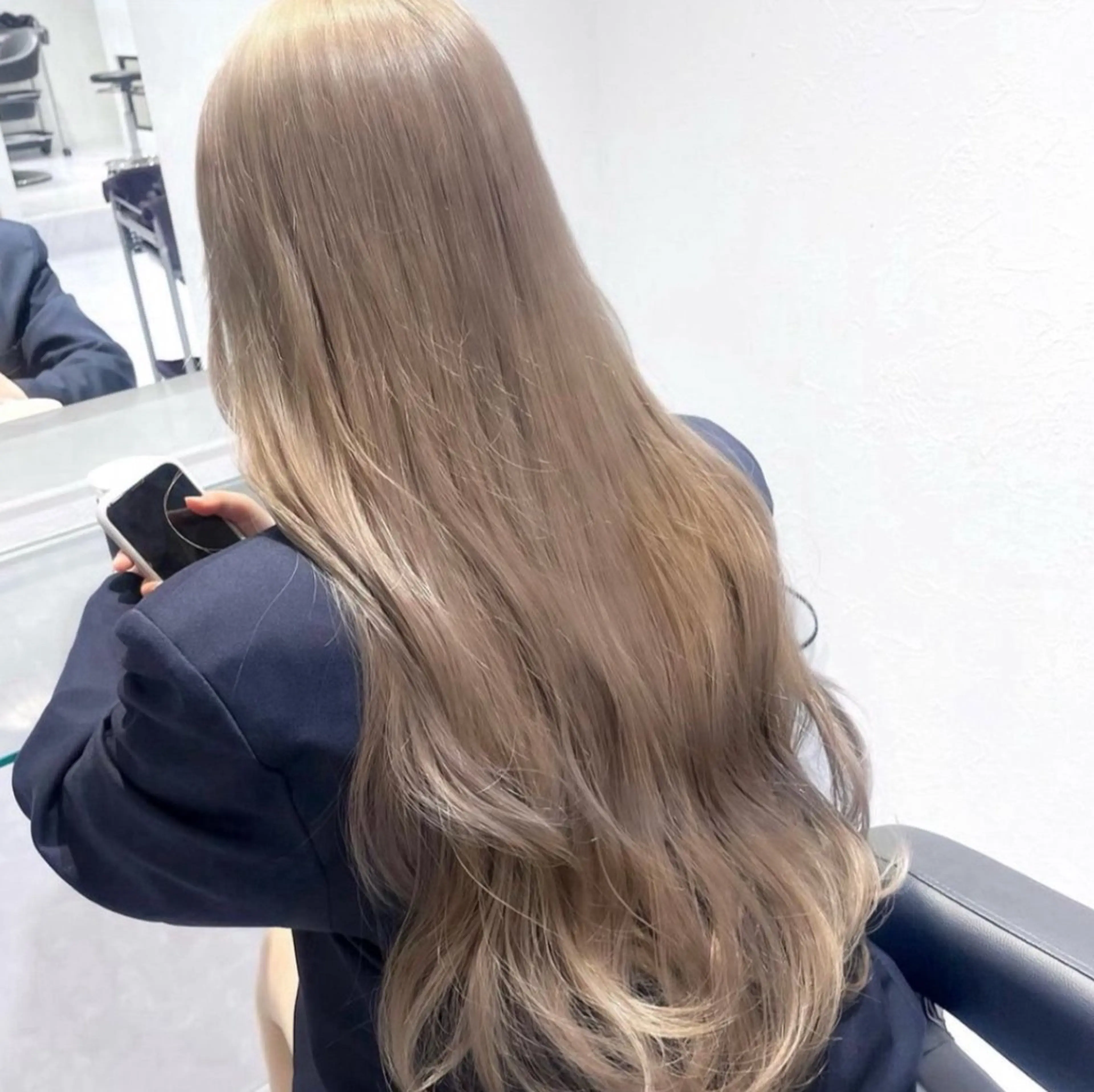 ロング カラー 🫧うる艶トレンド 🫧透明感カラーのヘアスタイル