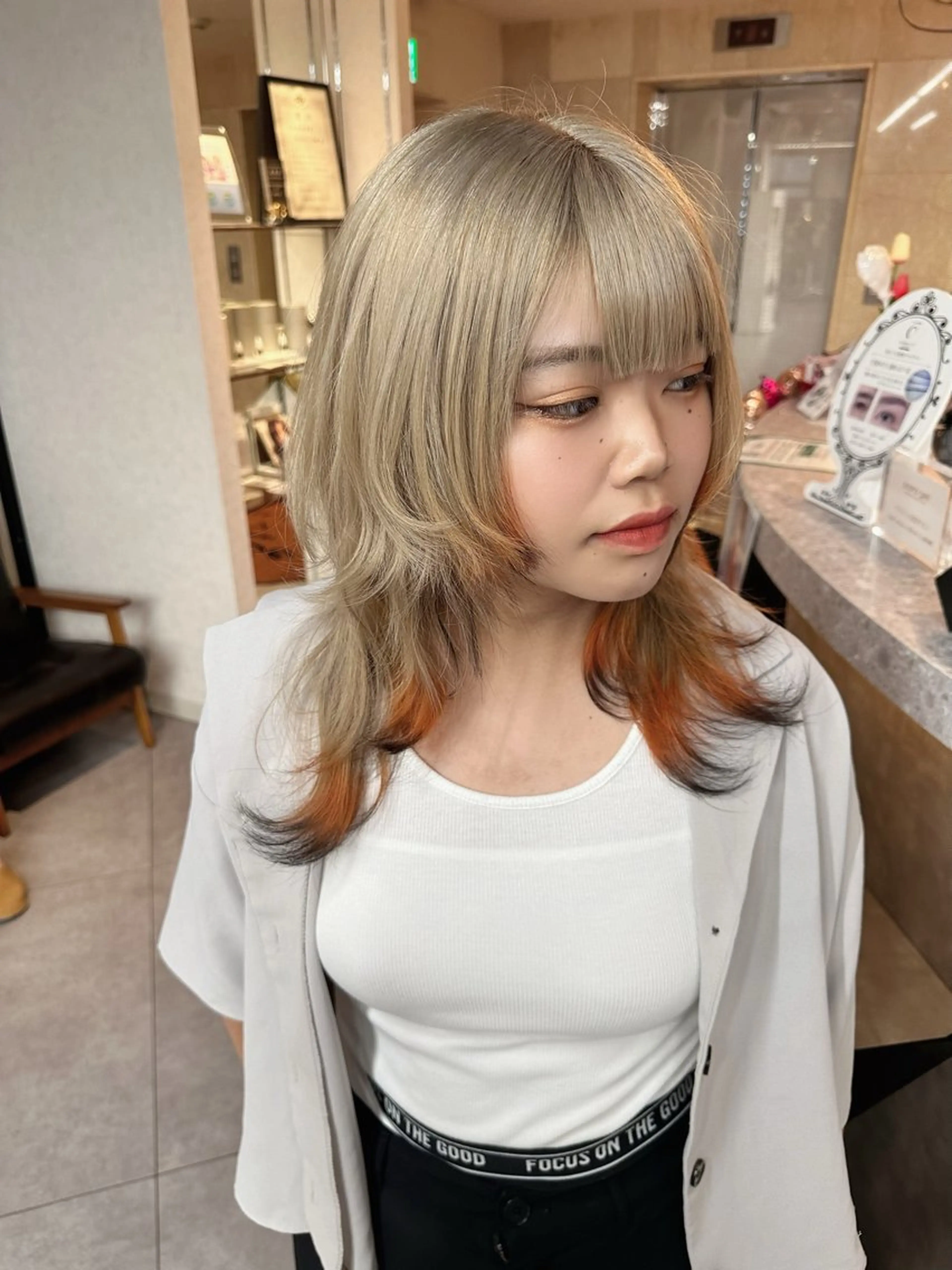 ミディアム カラー ウルフとハイトーン みっちー✂️のヘアスタイル