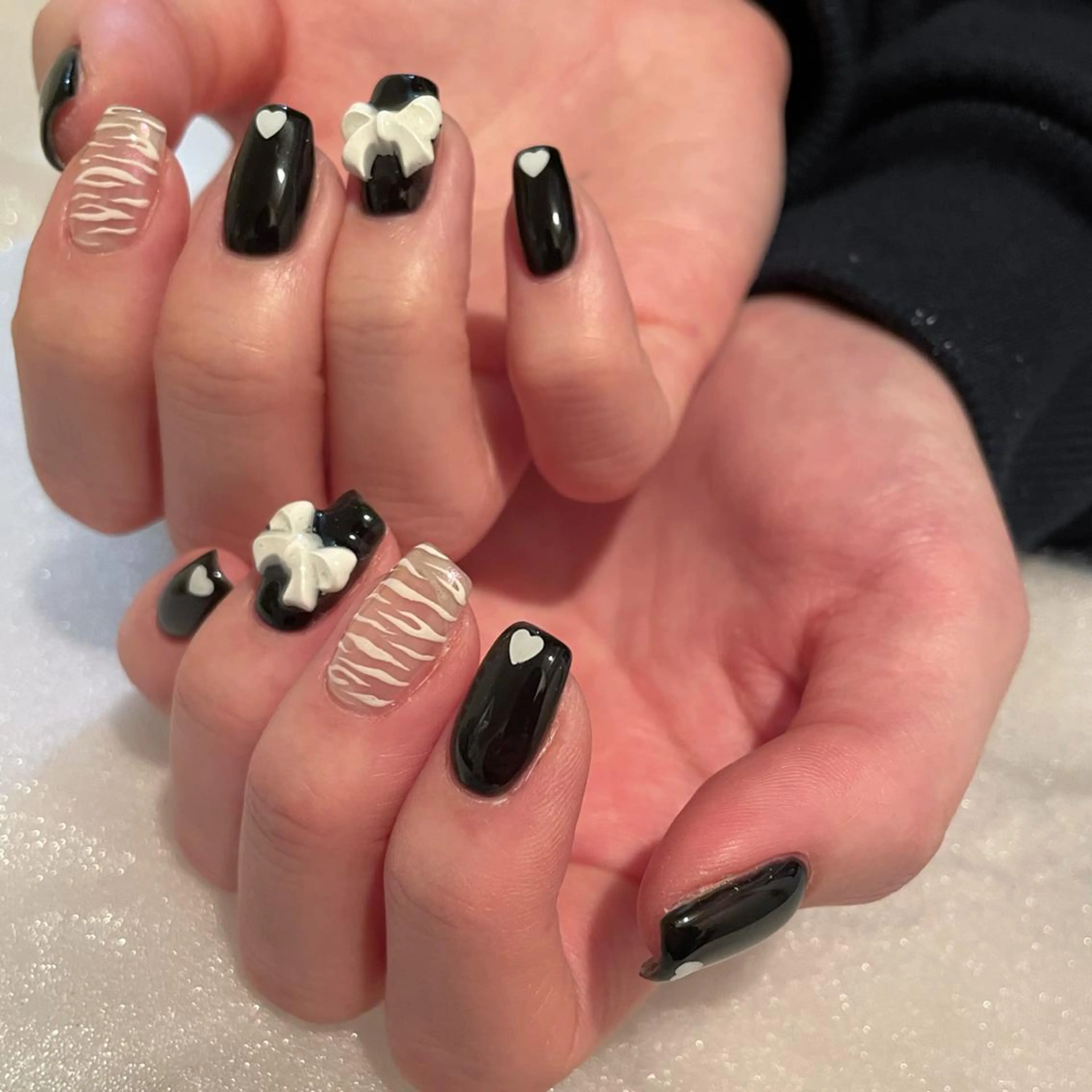 ネイル アニマル柄 フレンチネイル ガーリー ハート リボン ハンドネイル ハンドケア lyly.nail所属・lylynail YUUKAのネイルデザイン